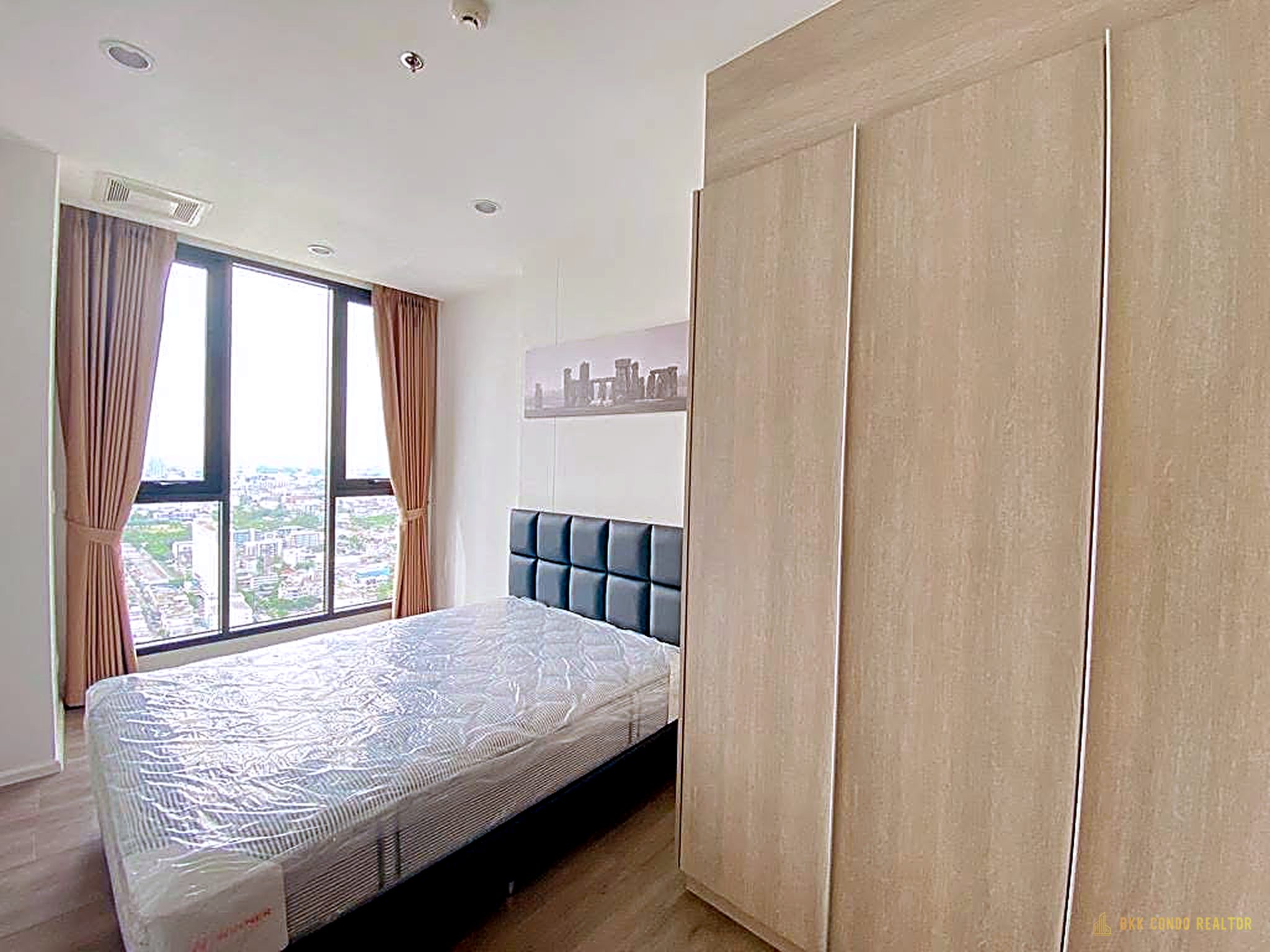 03-bedroom-156 1-Bedroom Condo for Rent at Whizdom Essence (33 sqm) — Punnawithi BTS