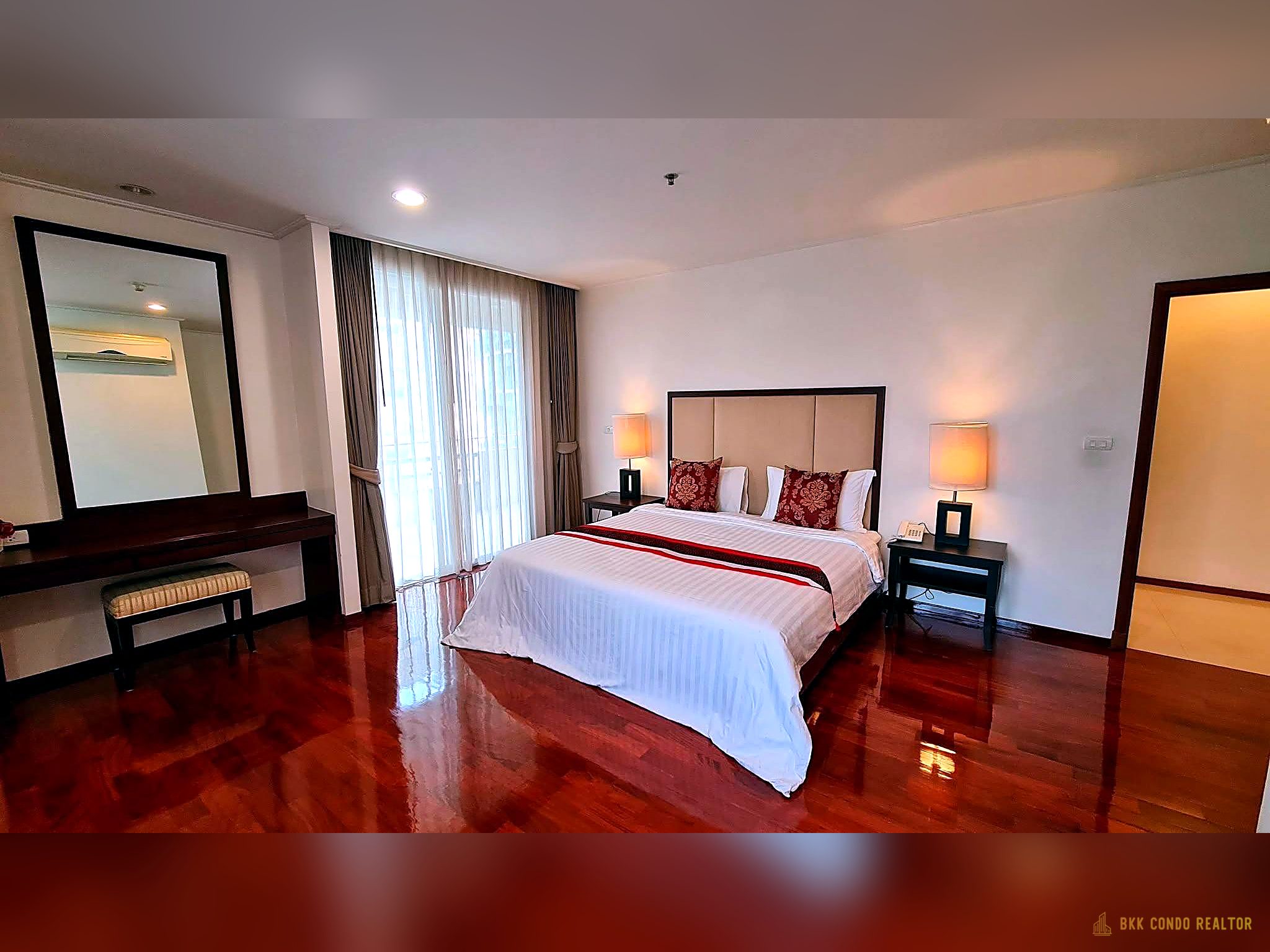 3-Bedroom Condo for Rent at Piyathip Place Sukhumvit 39 (260 sqm) — Phrom Phong BTS