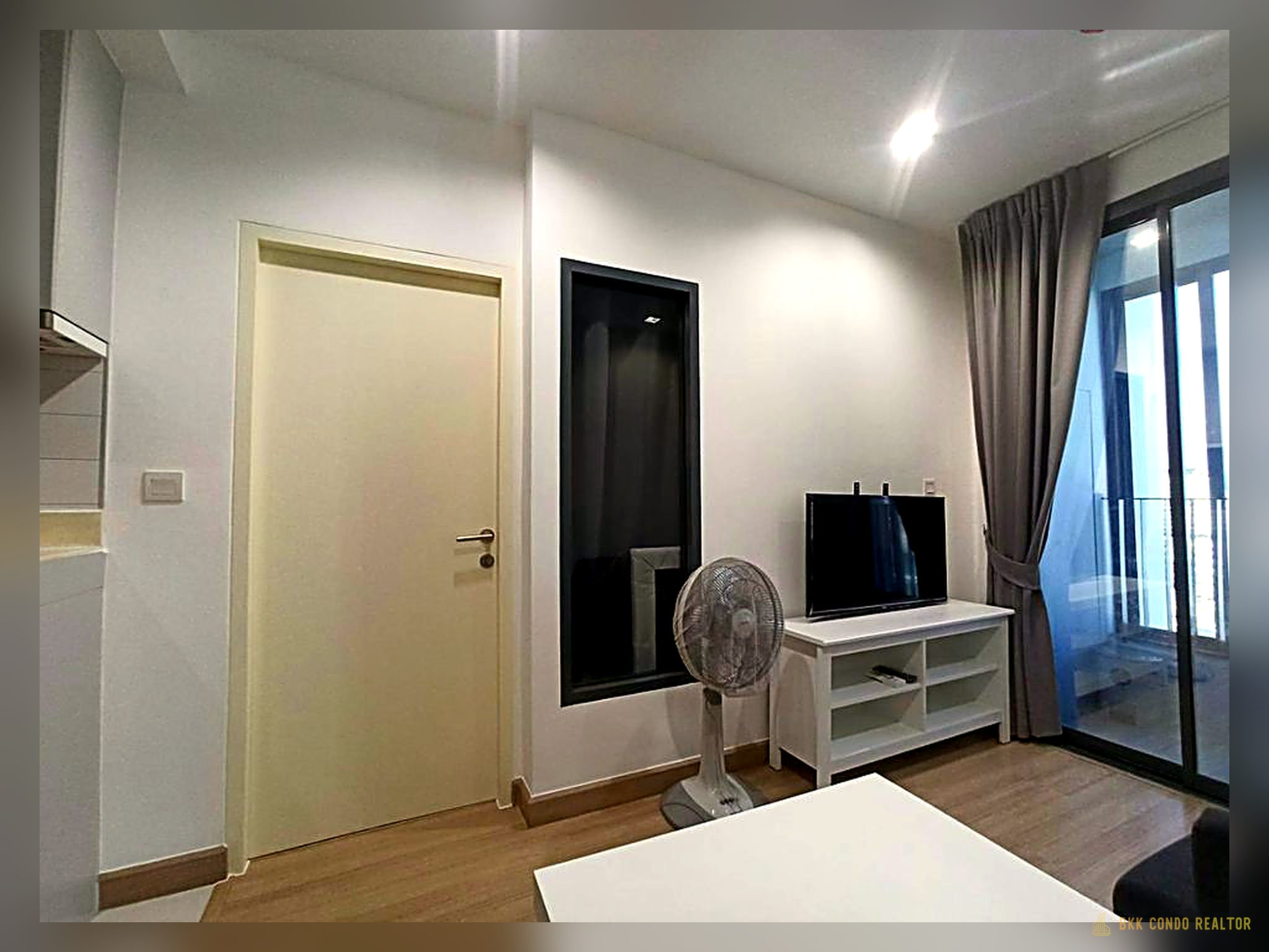 1-Bedroom Condo for Rent at IDEO Mobi Phayathai (31 sqm) — Phaya Thai BTS