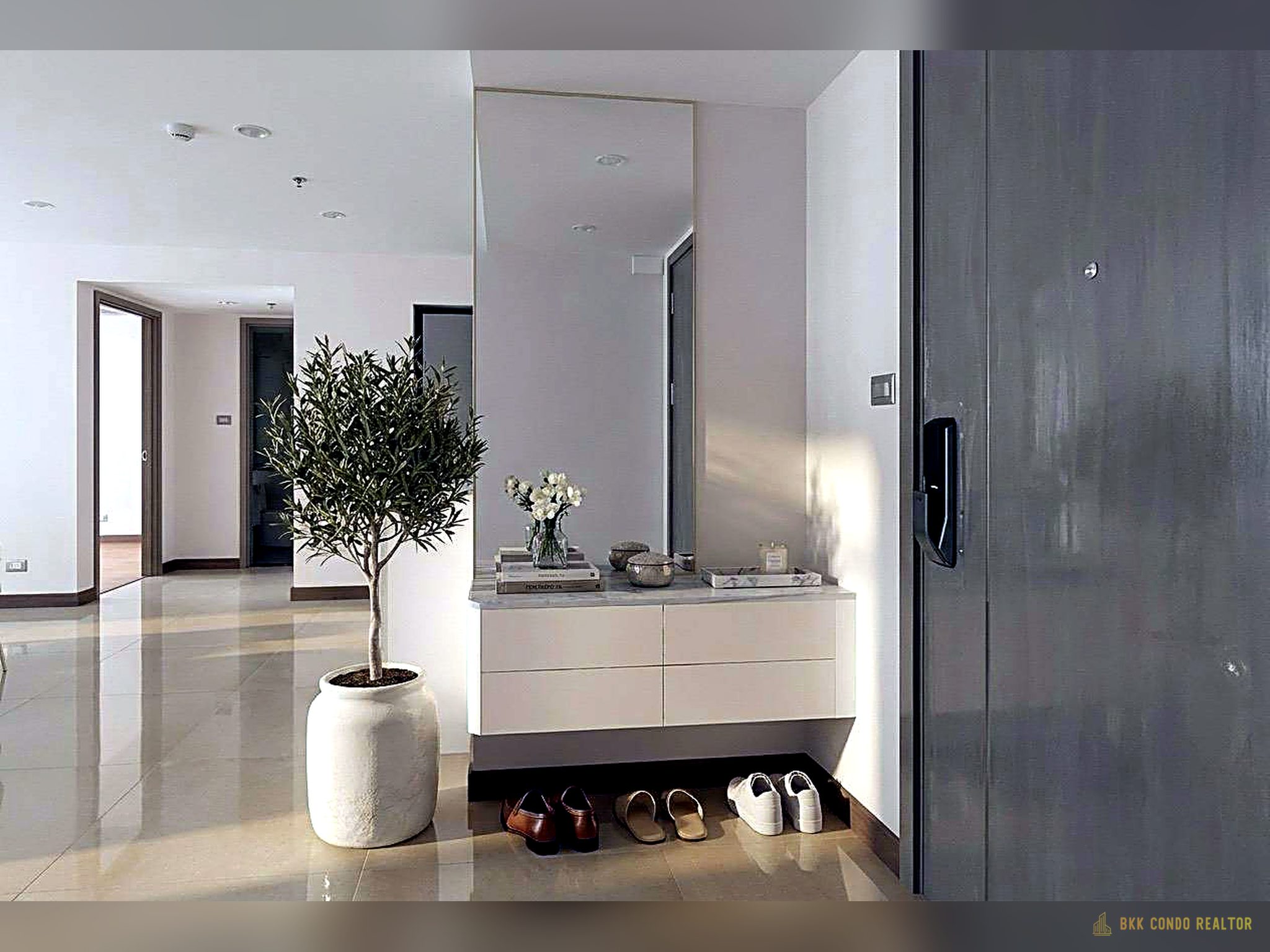 2-Bedroom Condo for Rent at Supalai Oriental Sukhumvit 39 (101 sqm) — Asoke MRT