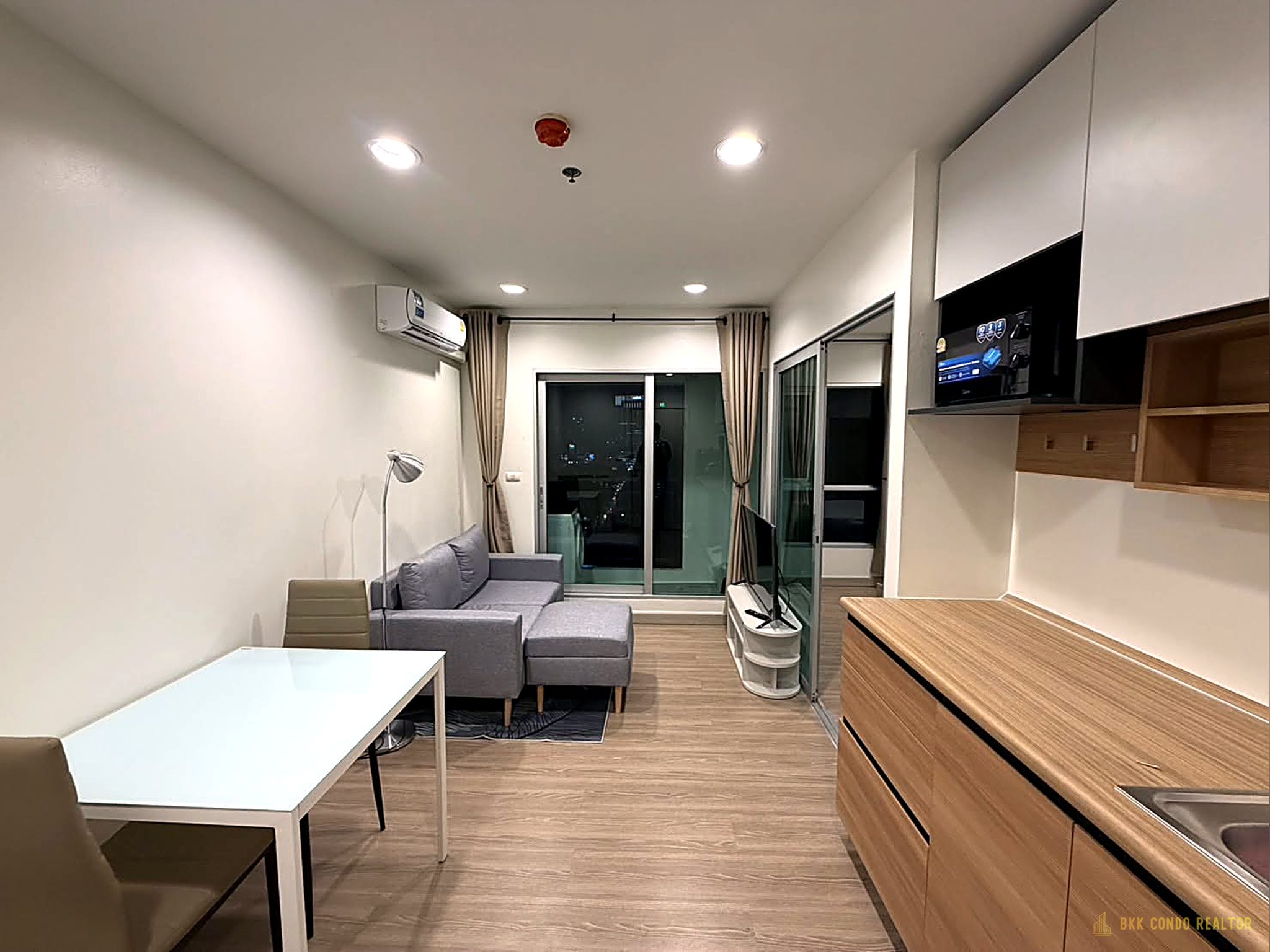 Studio Condo for Rent at Aspire Rama 4 (28.5 sqm) — Ekkamai BTS