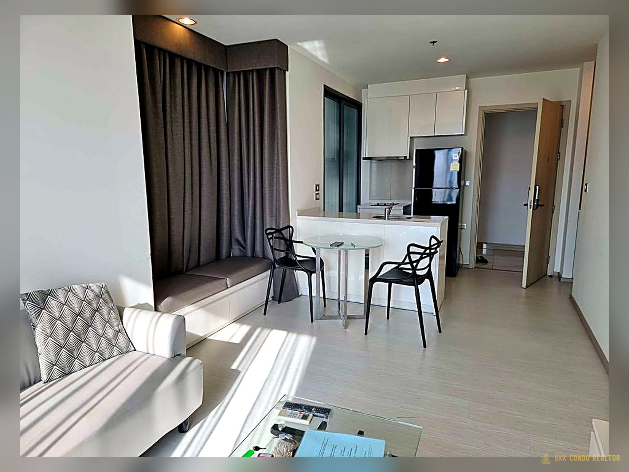 1-Bedroom Condo for Rent at Rhythm Sukhumvit 42 (48 sqm) — Ekkamai BTS