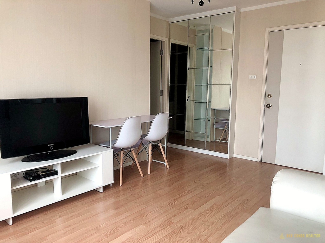 2-Bedroom Condo for Rent at Lumpini Ville Sukhumvit 77-2 (45 sqm) — On Nut BTS