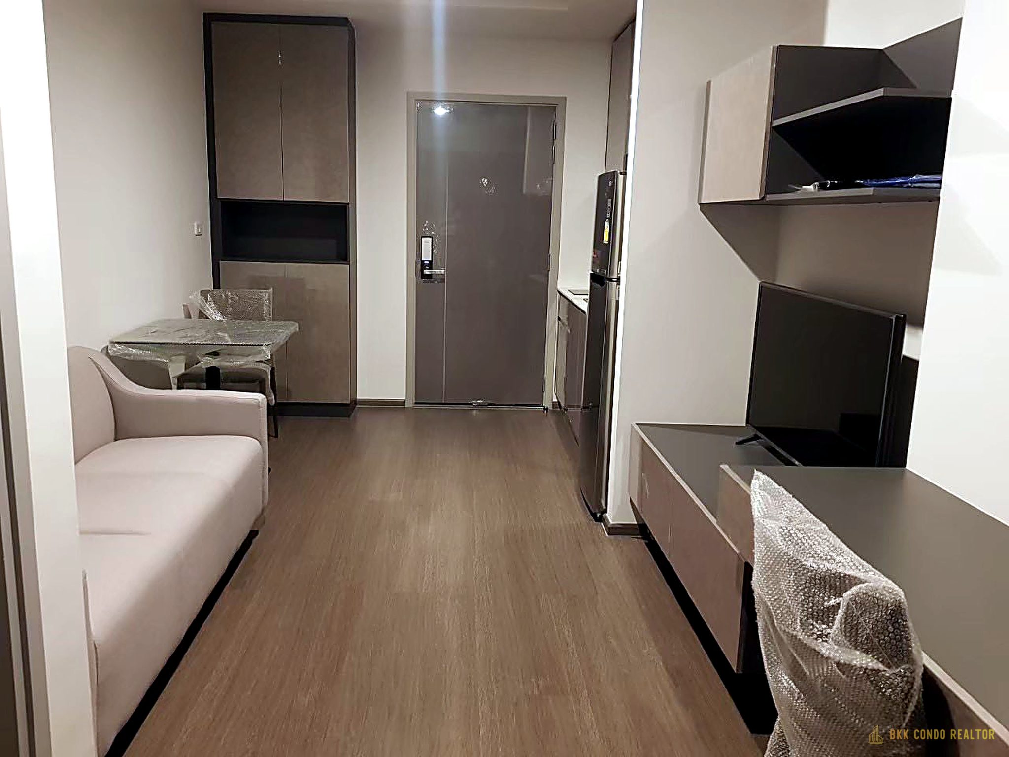 03-living_room-44 1-Bedroom Condo for Rent at Ideo Phahol-Jatujak (35 sqm) — Saphan Khwai BTS