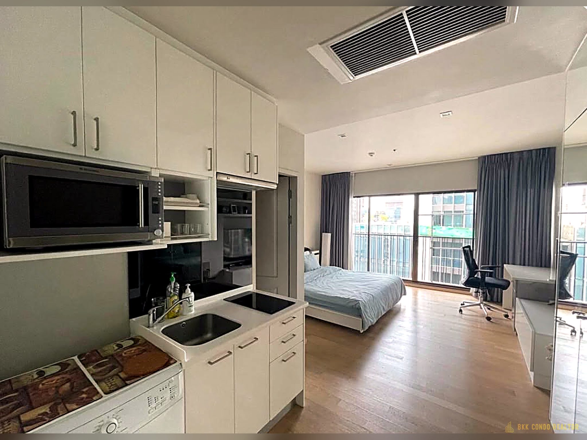 Studio Condo for Rent at Noble Refine Sukhumvit 26 (32 sqm) — Phrom Phong BTS