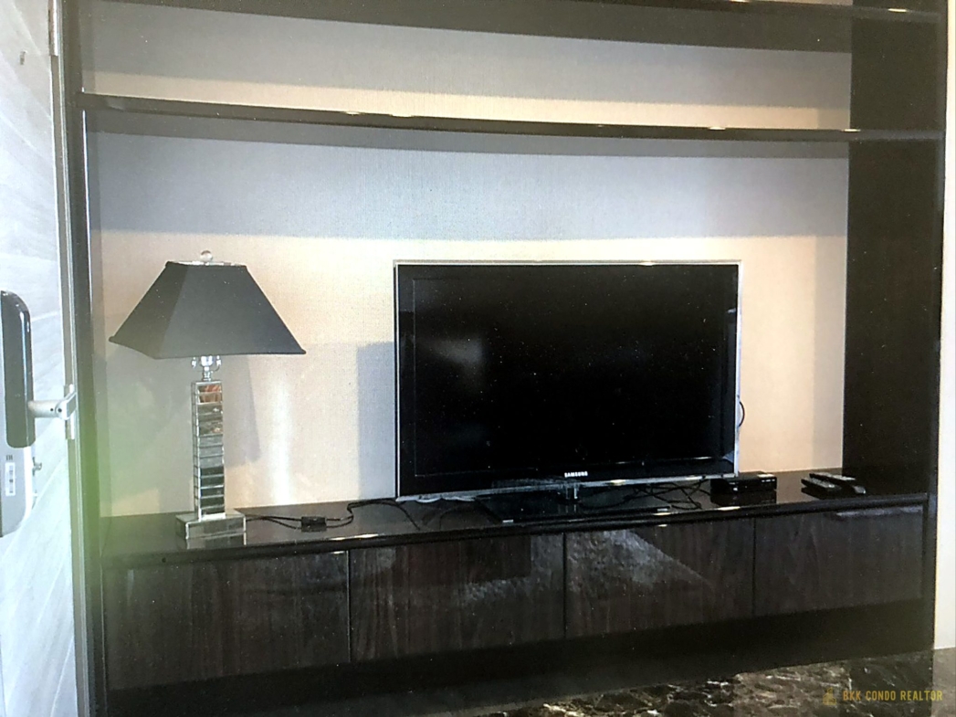 1-Bedroom Condo for Rent at The Room Sukhumvit 69 (35 sqm) — Phra Khanong BTS