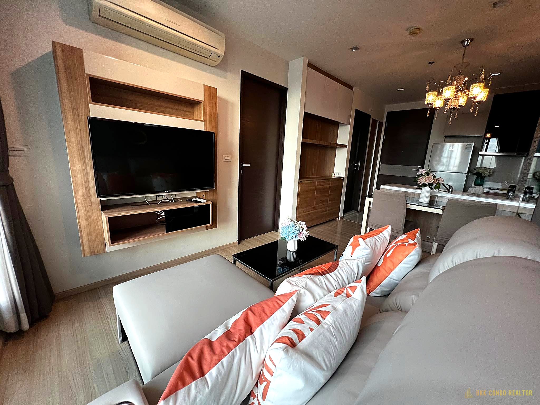 1-Bedroom Condo for Rent at Rhythm Sathorn 21 (45 sqm) — BTS Saphan Taksin