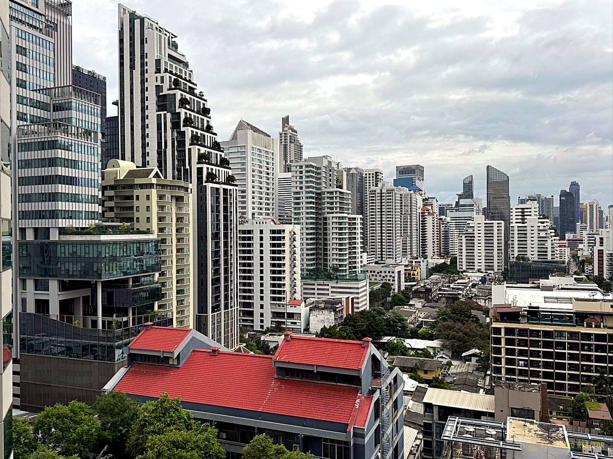 1-Bedroom Condo for Rent at Edge Sukhumvit 23 (32 sqm) — Asoke BTS/MRT