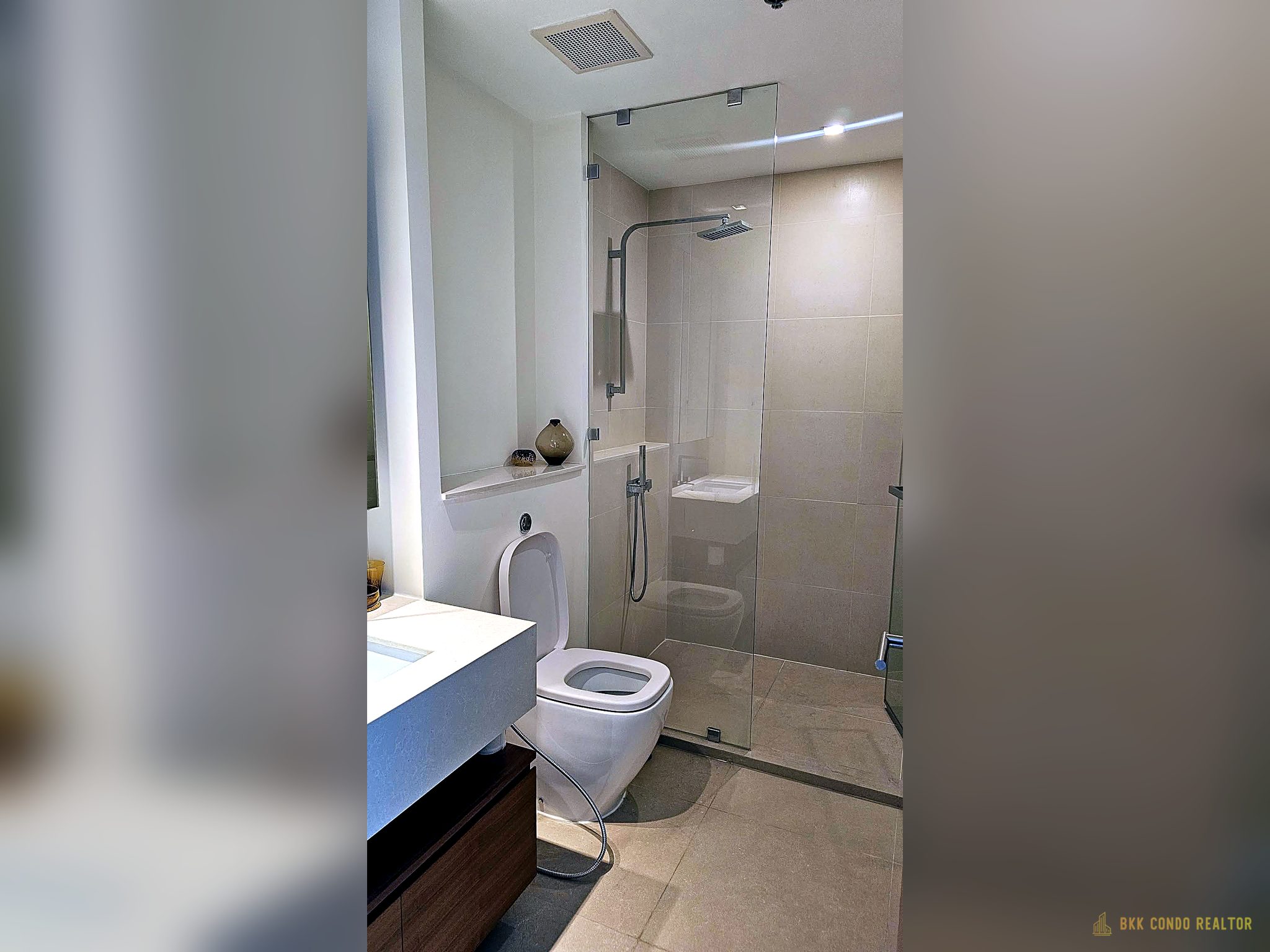2-Bedroom Condo for Rent at The River Condo Charoen-Nakhon (138 sqm) — BTS Saphan Taksin