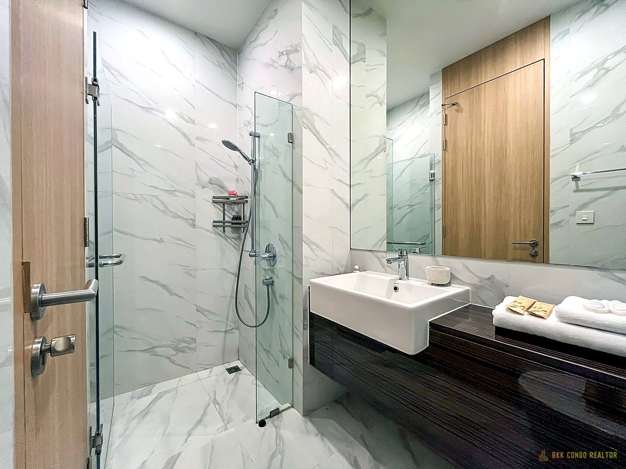 04-bathroom-7 1-Bedroom Condo for Rent at Noble BE19 (37 sqm) — Nana BTS