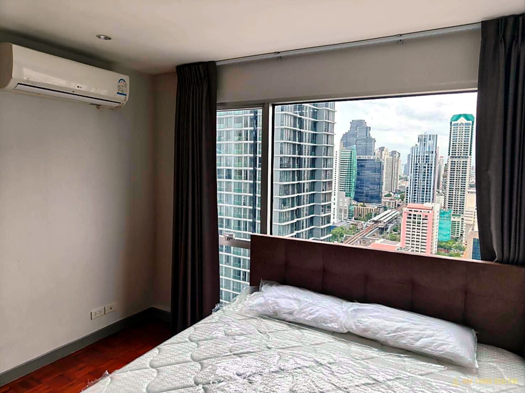 2-Bedroom Condo for Rent at Silom Suite (90 sqm) — BTS Saint Louis