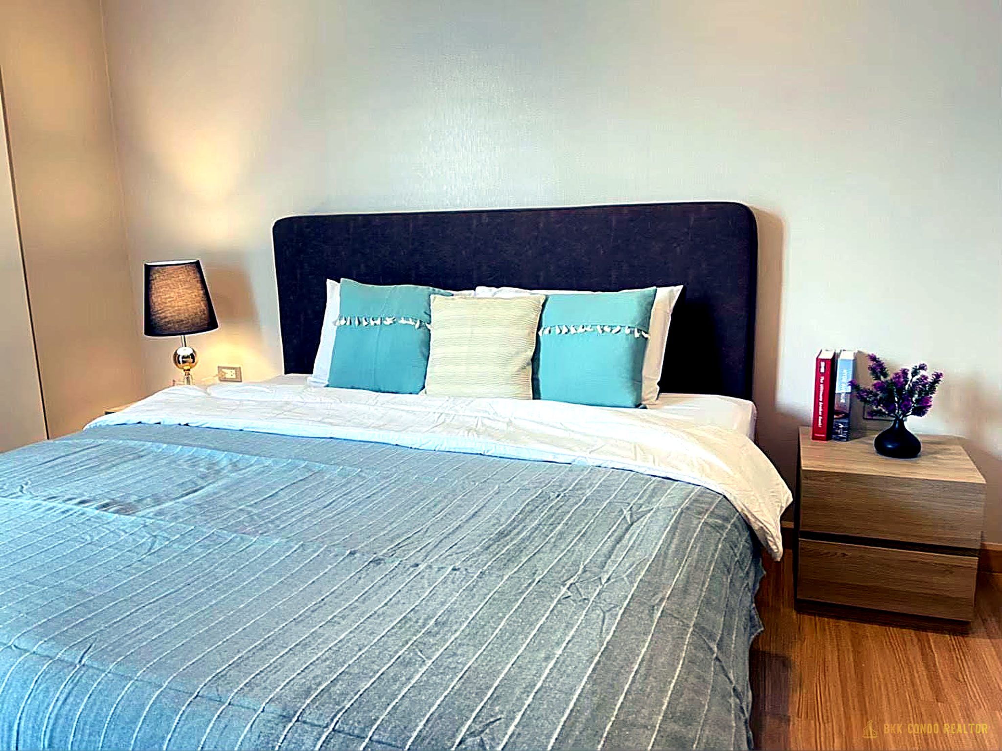 1-Bedroom Condo for Rent at The ACE Ekamai (42 sqm) — Ekkamai BTS