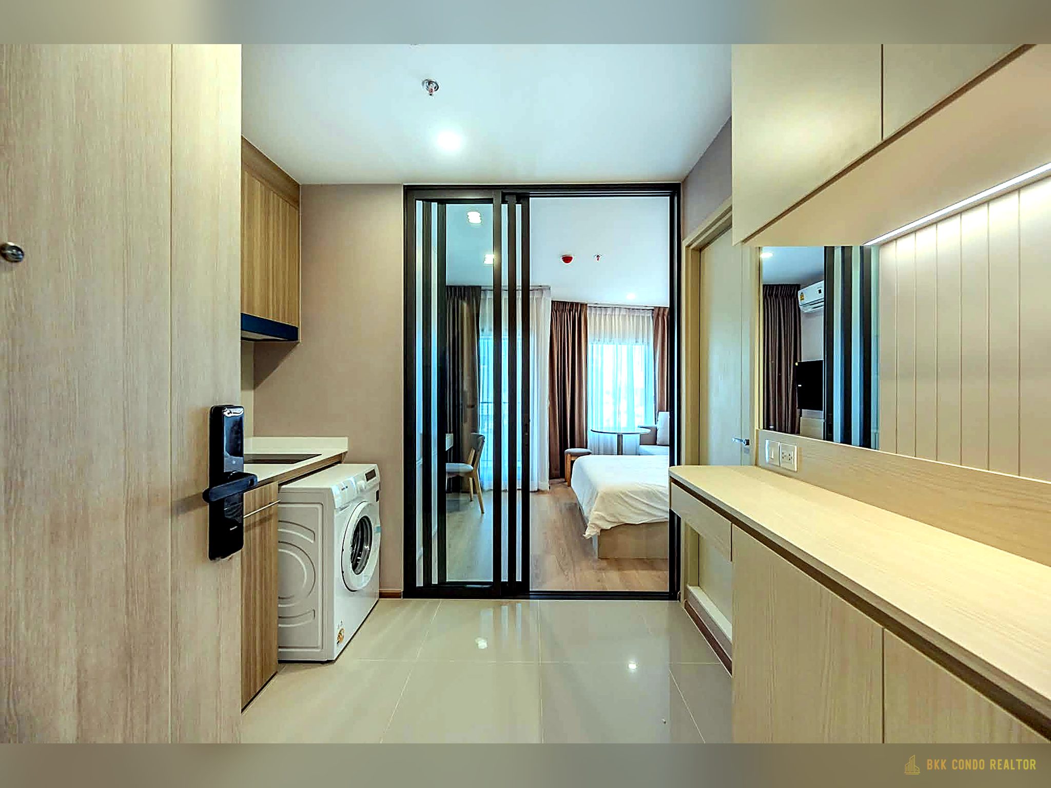 04-bedroom-147 Studio Condo for Rent at Life Rama4 – Asoke (27 sqm) — Queen Sirikit MRT