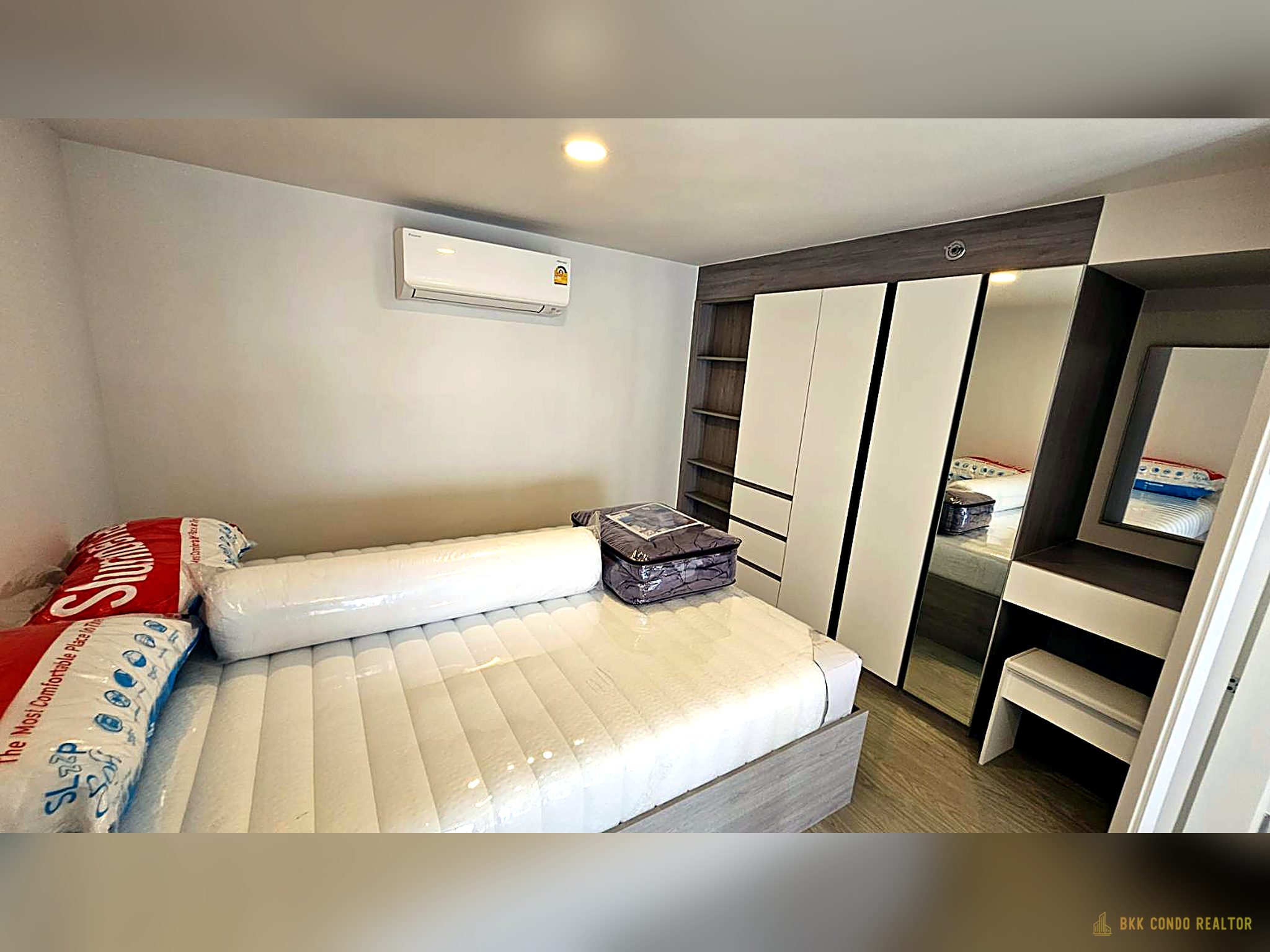 Duplex 1-Bedroom Condo for Rent at Origin Plug & Play Ramkhamhaeng Triple Station (35 sqm) — Ramkhamhaeng