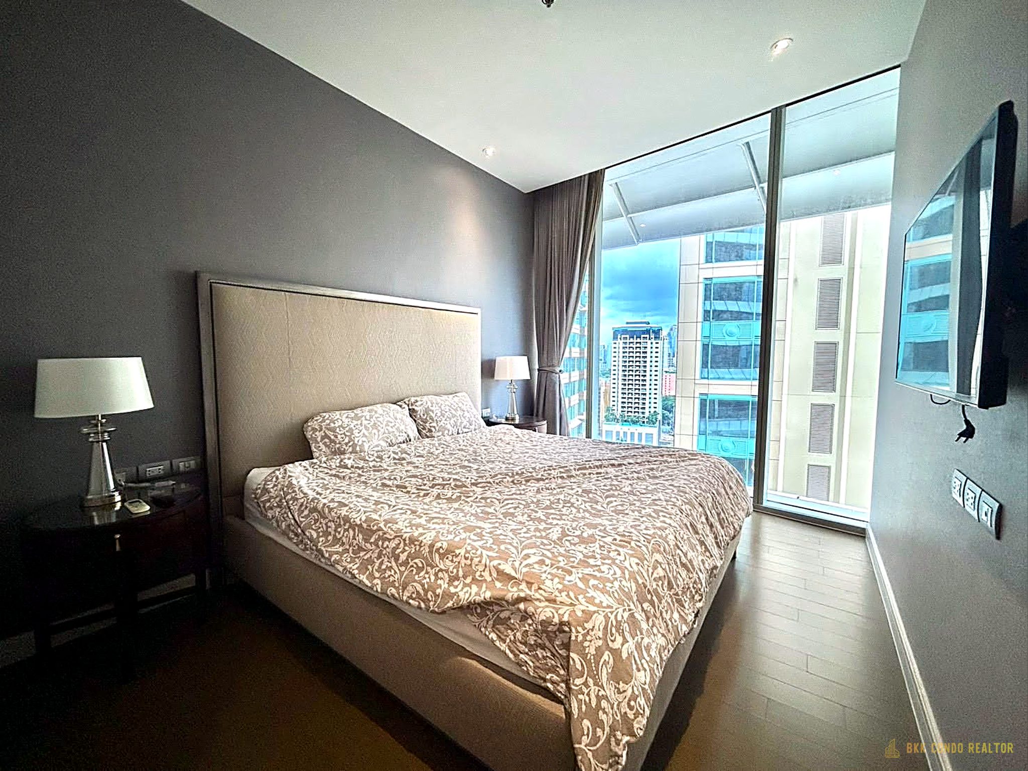1-Bedroom Condo for Rent at Magnolias Ratchadamri Boulevard (59 sqm) — Chidlom BTS