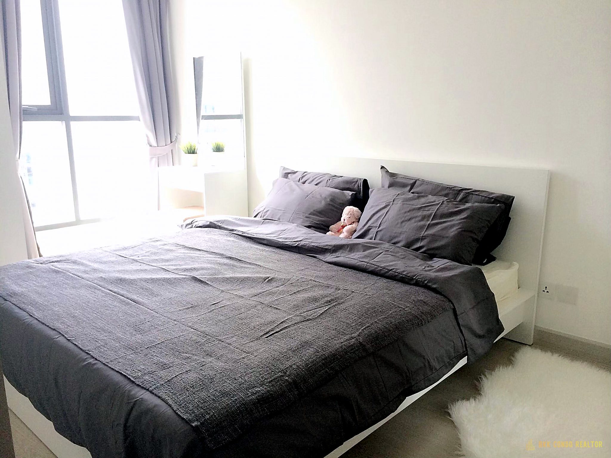 1-Bedroom Condo for Rent at IDEO Mobi Phayathai (31 sqm) — Phaya Thai BTS