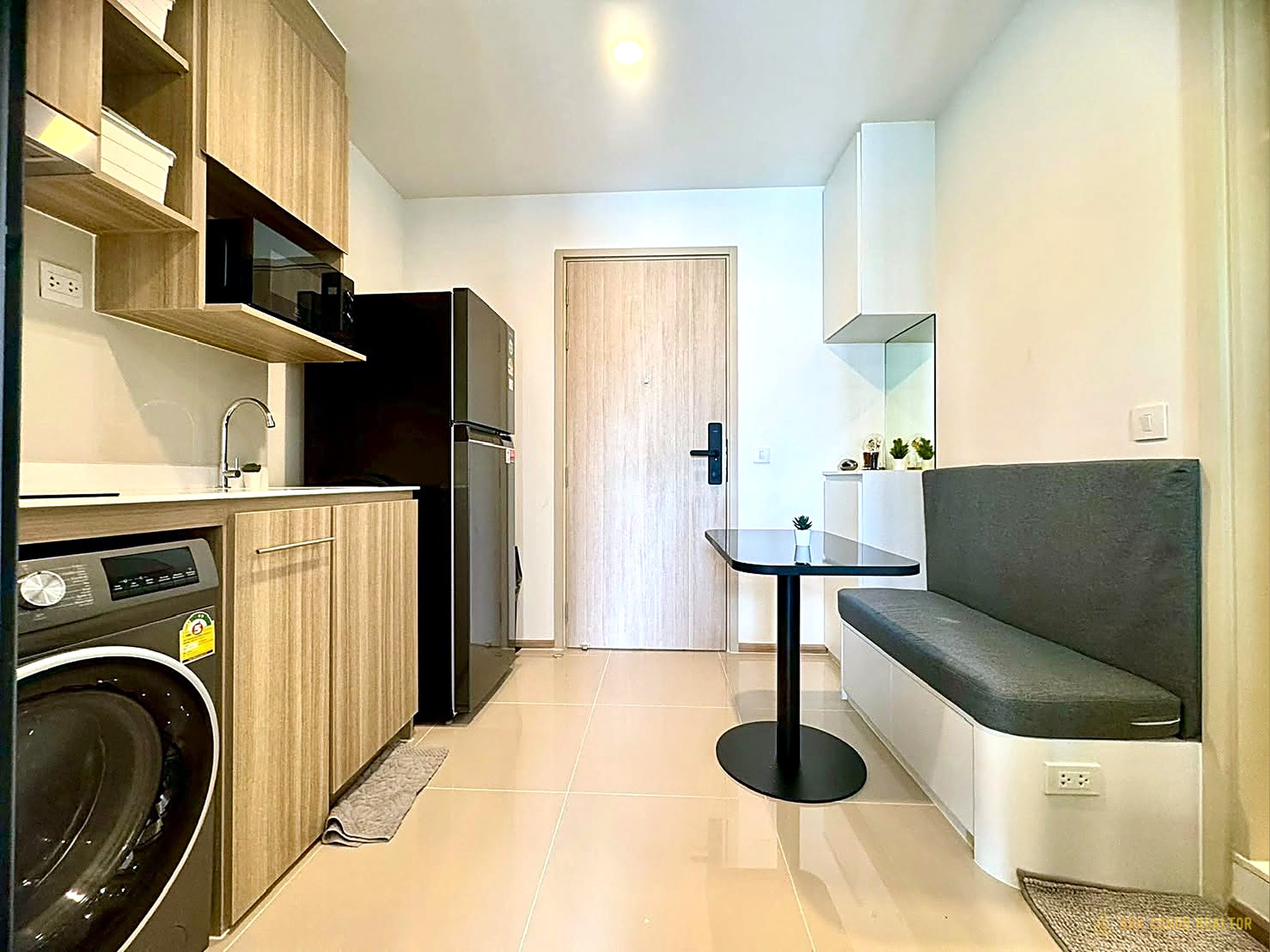04-kitchen-35 Studio Condo for Rent at Life Rama4 – Asoke (26.65 sqm) — Queen Sirikit MRT