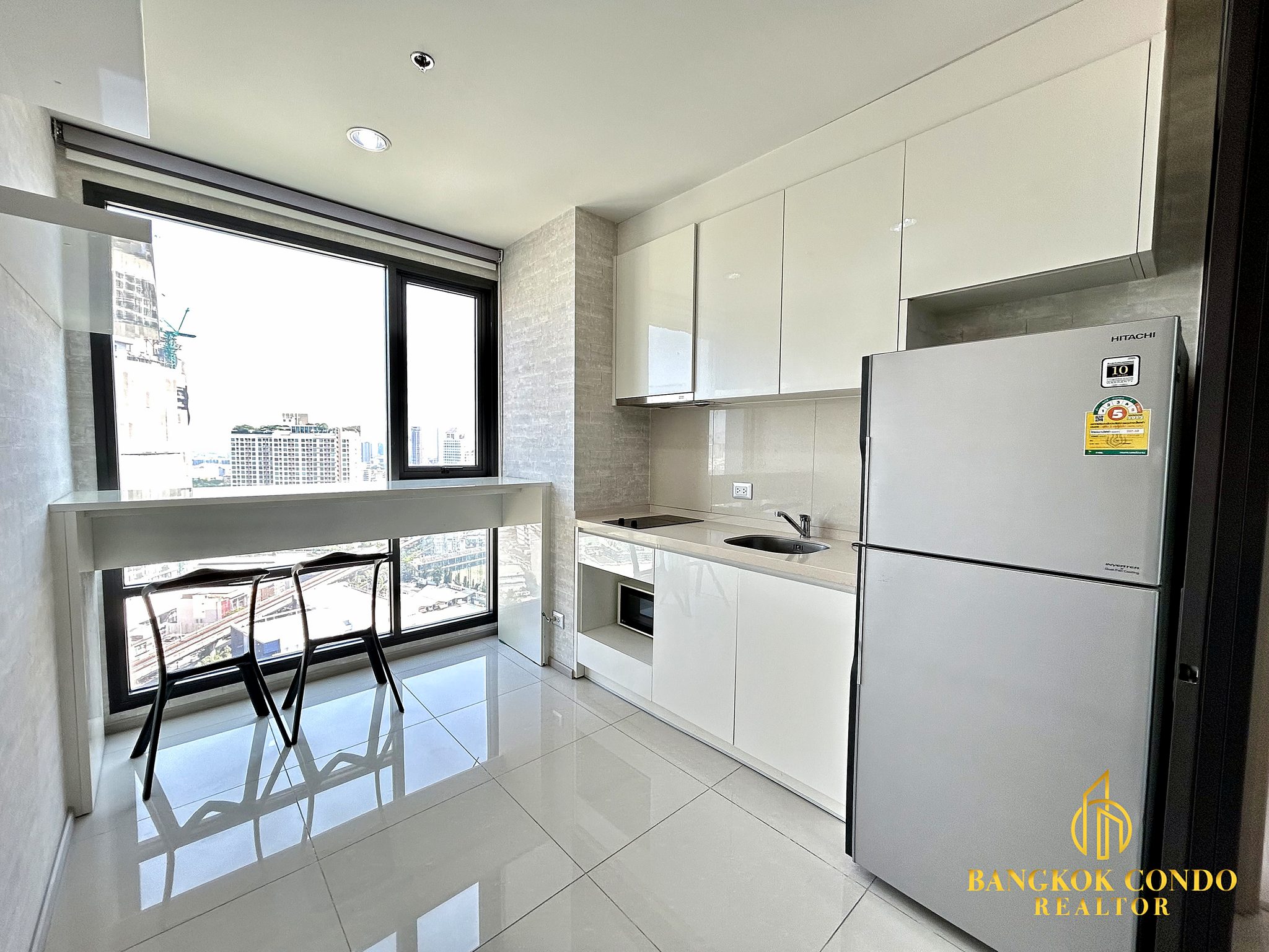 1-Bedroom Condo for Rent at Rhythm Sukhumvit 42 (45 sqm) — Ekkamai BTS