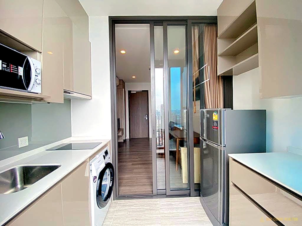 1-Bedroom Condo for Rent at Whizdom Essence (33 sqm) — Punnawithi BTS