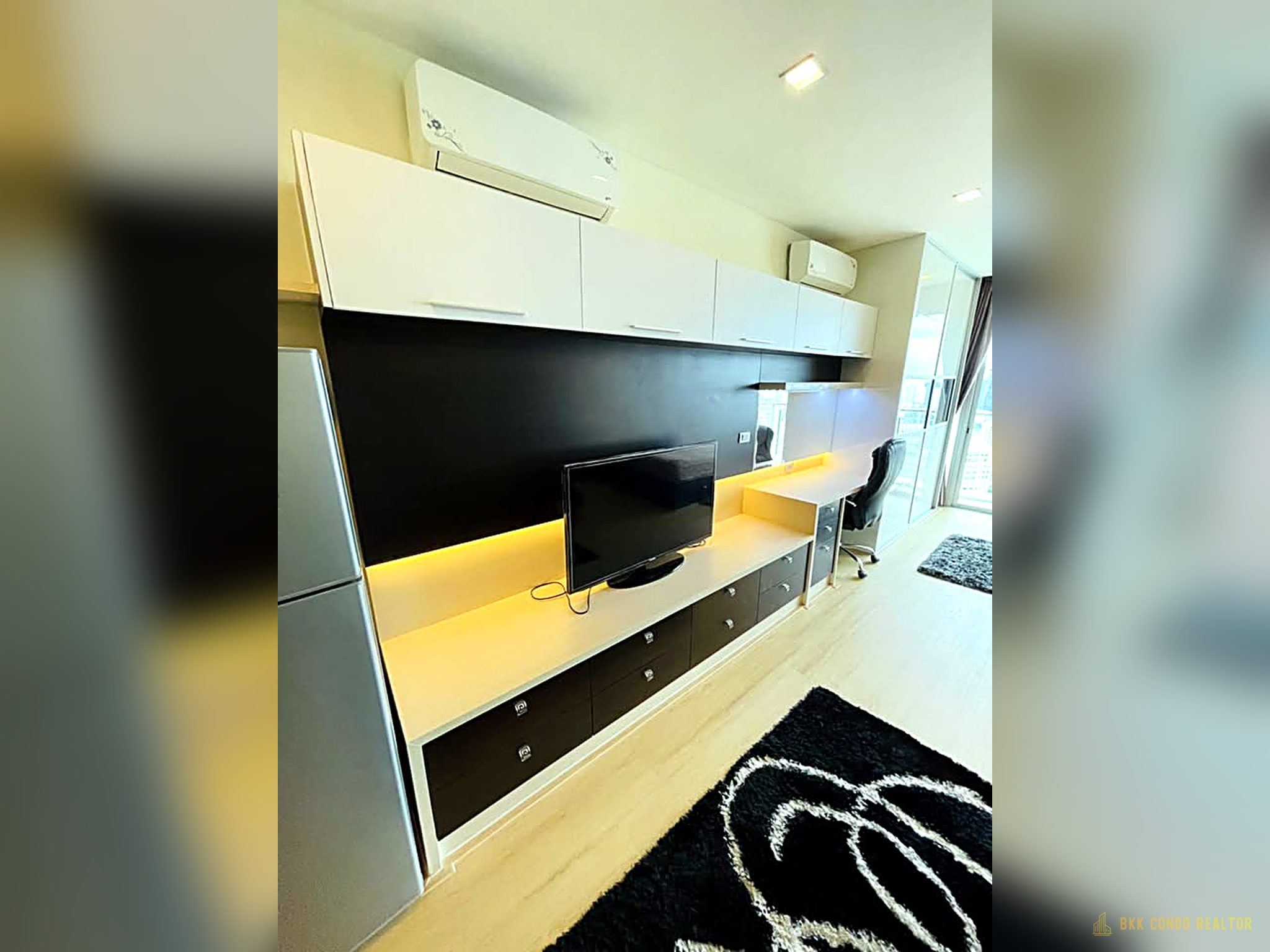 Studio Condo for Rent at Sky Walk Residence (40 sqm) — Phra Khanong BTS