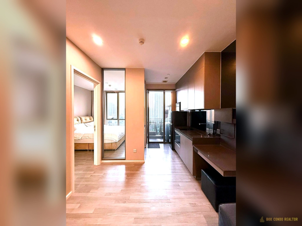 1-Bedroom Condo for Rent at The Room Sukhumvit 69 (37.5 sqm) — Phra Khanong BTS