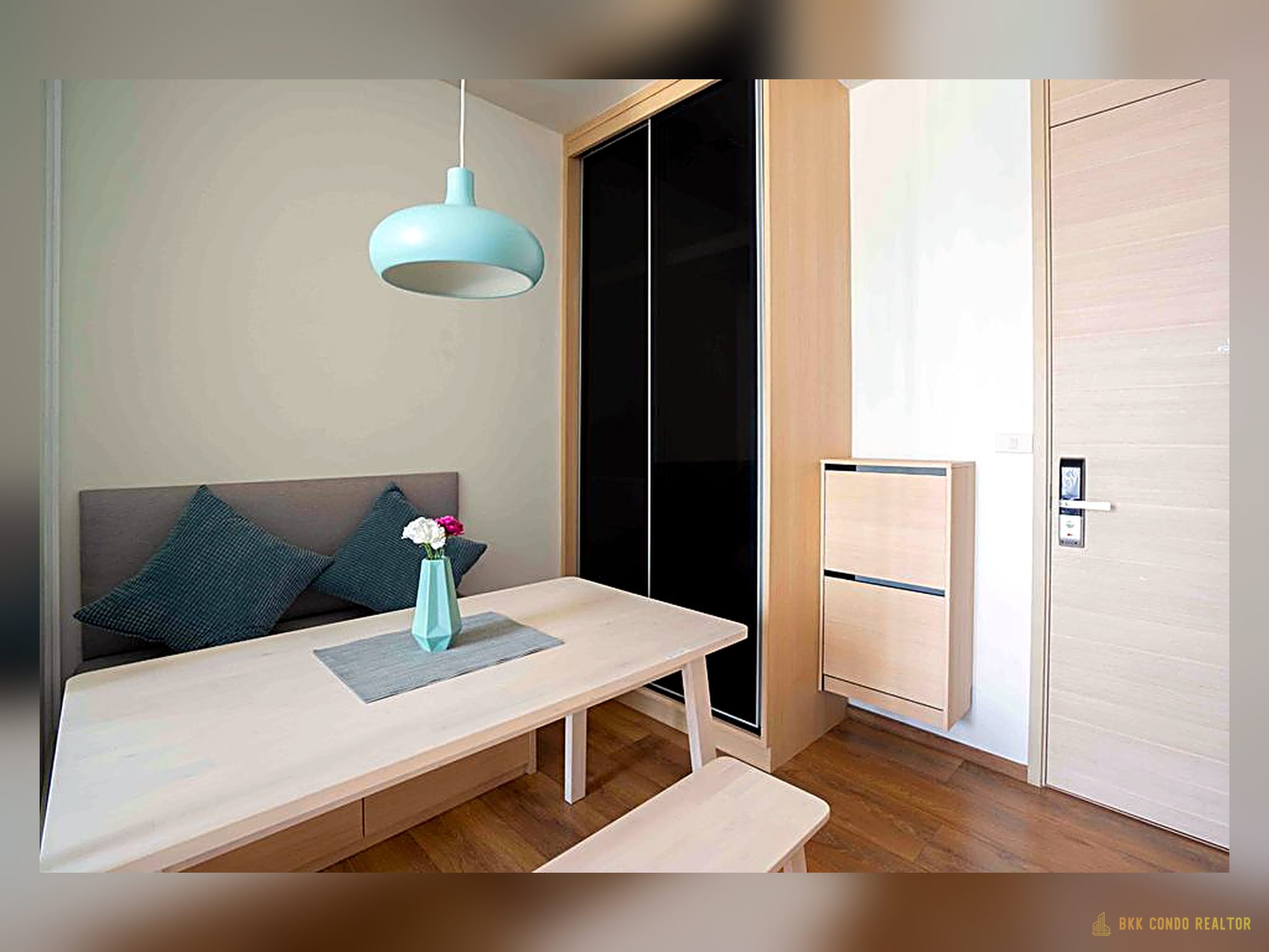Studio Condo for Rent at Park Origin Phrompong (30 sqm) — Phrom Phong BTS