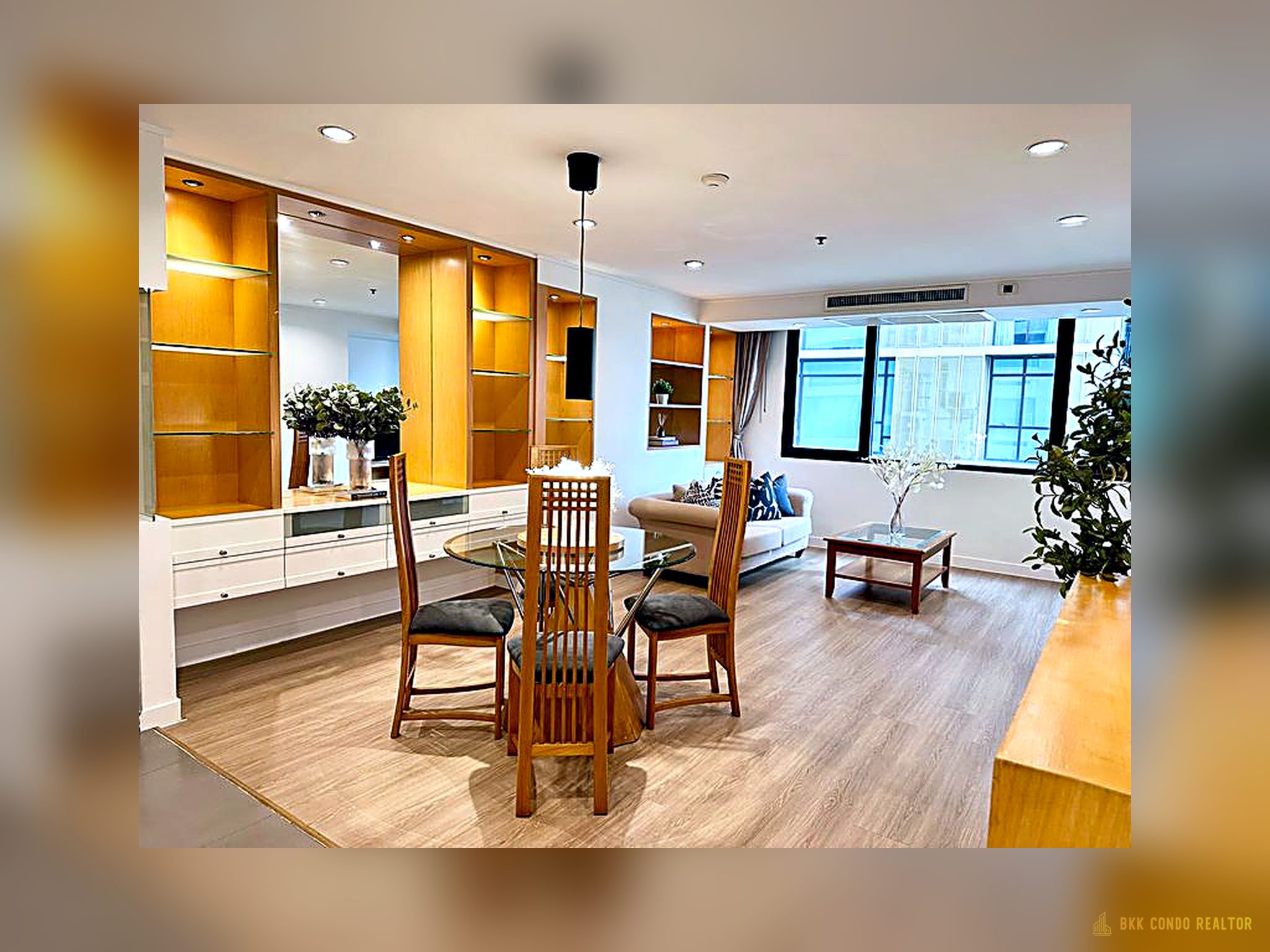 2-Bedroom Condo for Rent at The Royal Place 1 (84 sqm) — Ratchadamri BTS