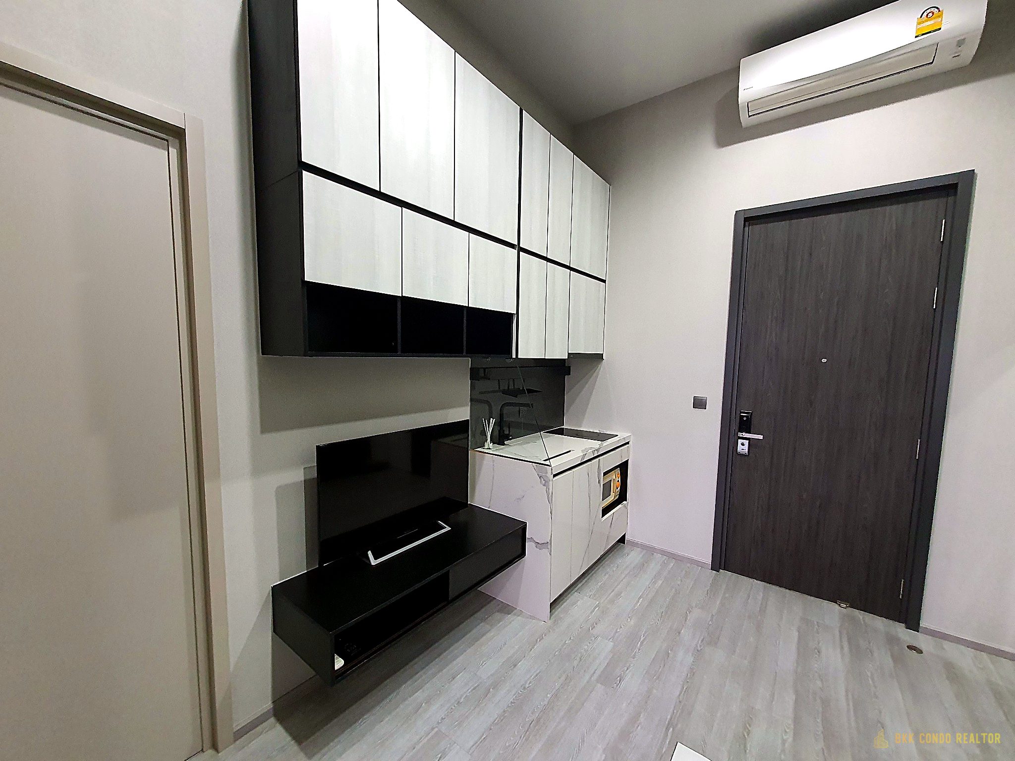 1-Bedroom Condo for Rent at THE LINE Sukhumvit 101 (27.5 sqm) — Punnawithi BTS