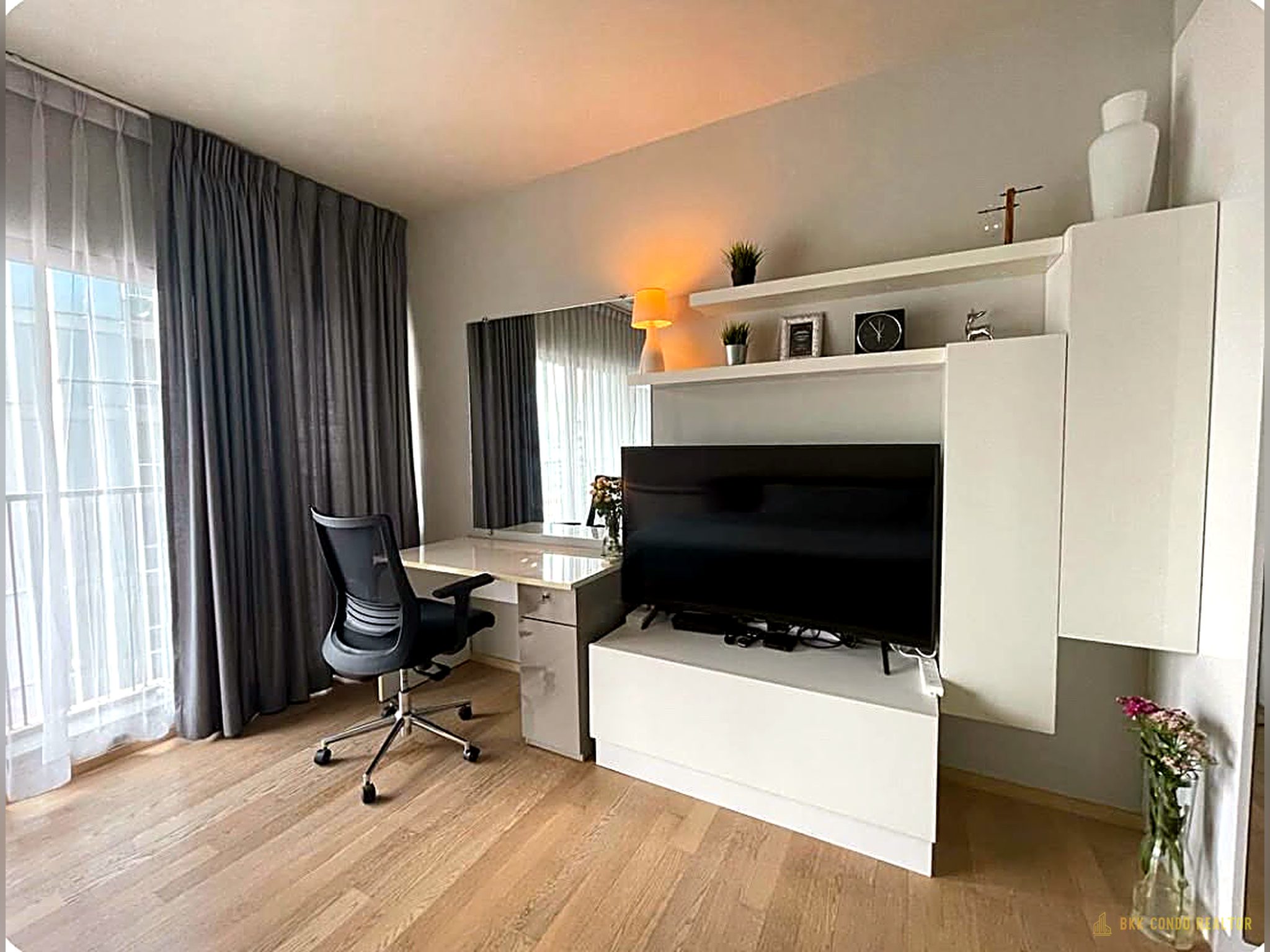 Studio Condo for Rent at Noble Refine Sukhumvit 26 (32 sqm) — Phrom Phong BTS