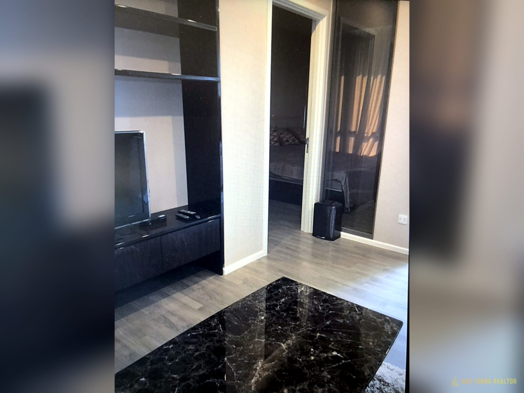 1-Bedroom Condo for Rent at The Room Sukhumvit 69 (35 sqm) — Phra Khanong BTS
