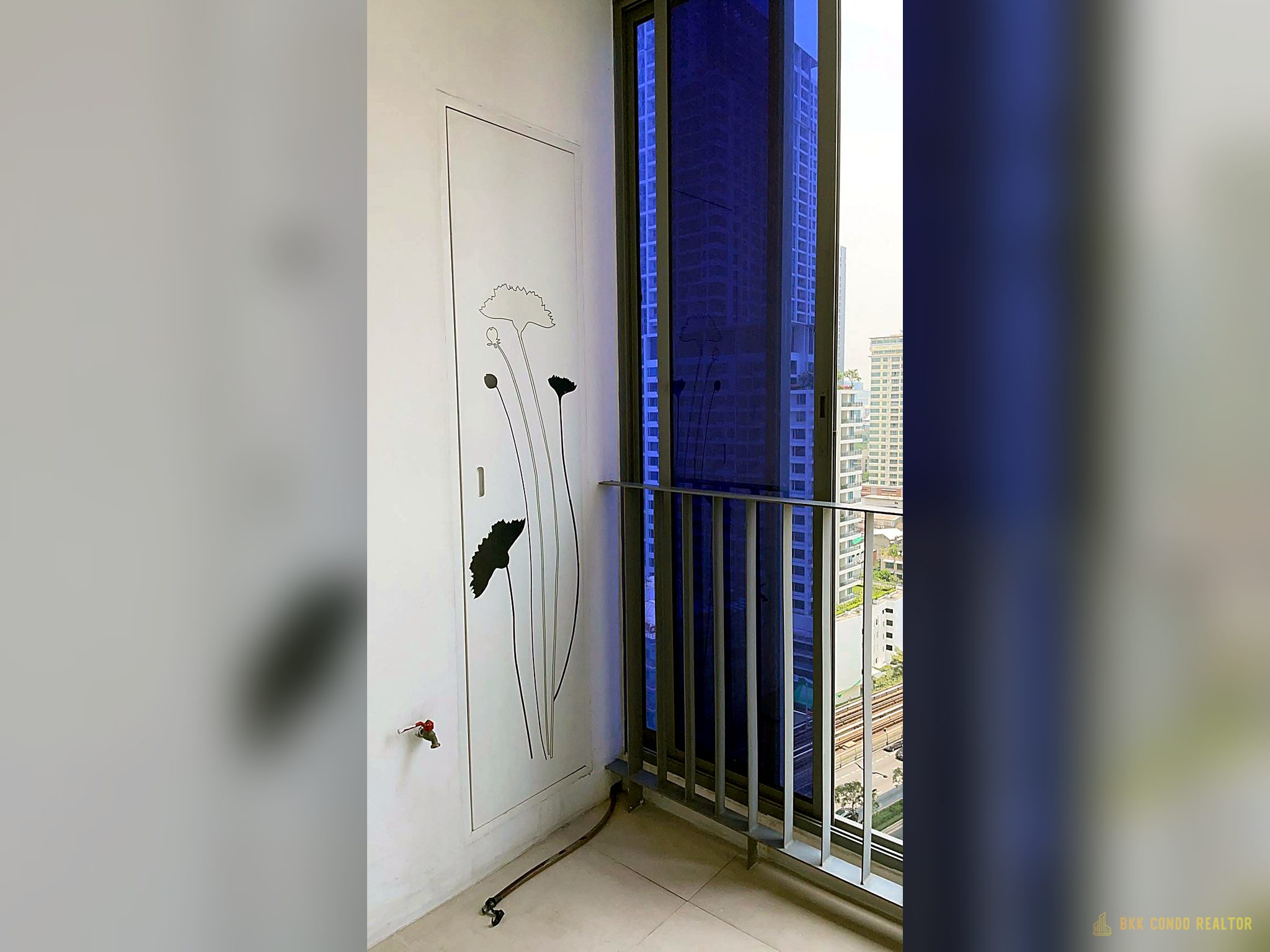 05-balcony_view-1 1-Bedroom Condo for Rent at IDEO Q Phayathai (50 sqm) — Phaya Thai BTS