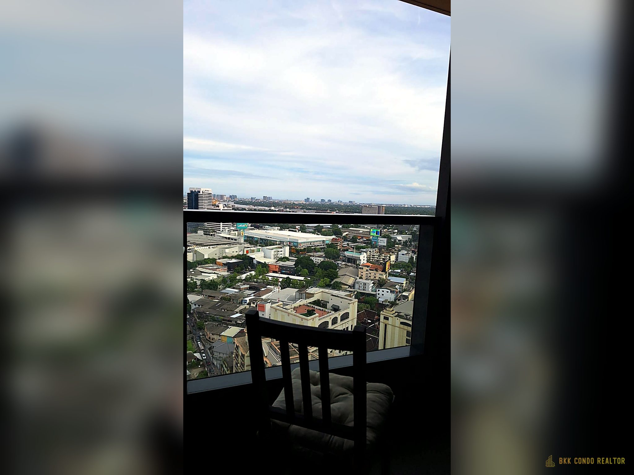 2-Bedroom Condo for Rent at Lumpini 24 (55 sqm) — Phrom Phong BTS