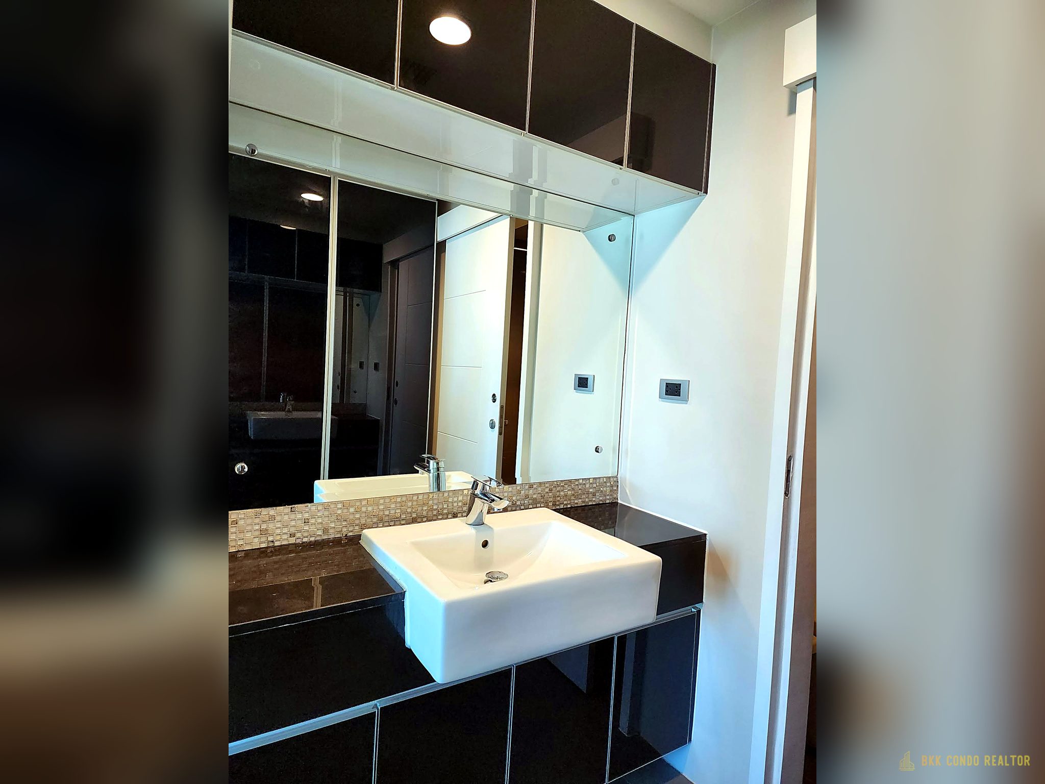 1-Bedroom Condo for Rent at The Crest Sukhumvit 34 (35 sqm) — Thonglor BTS