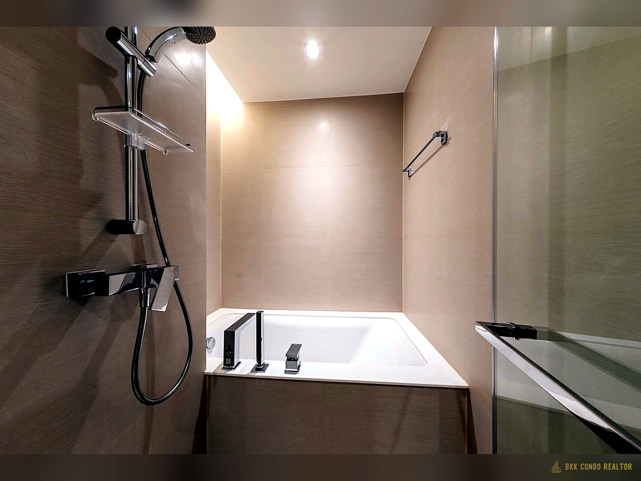 1-Bedroom Condo for Rent at Circle Sukhumvit 31 (45.59 sqm) — Phrom Phong BTS