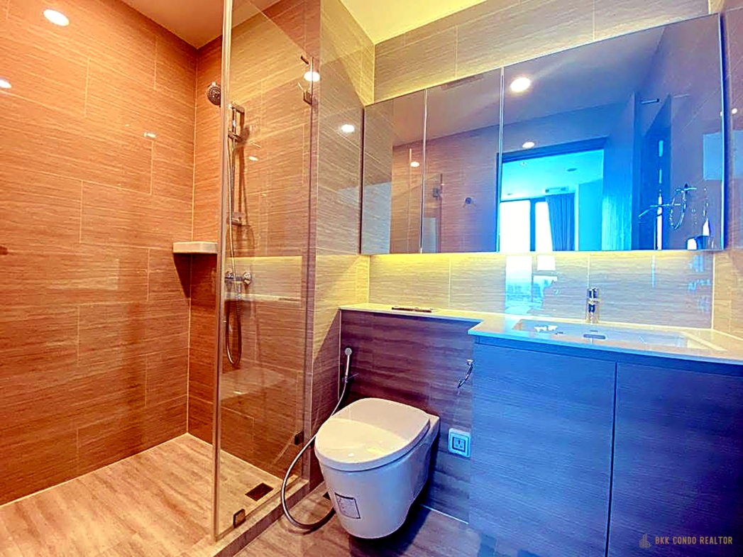 1-Bedroom Condo for Rent at Whizdom Essence (33 sqm) — Punnawithi BTS