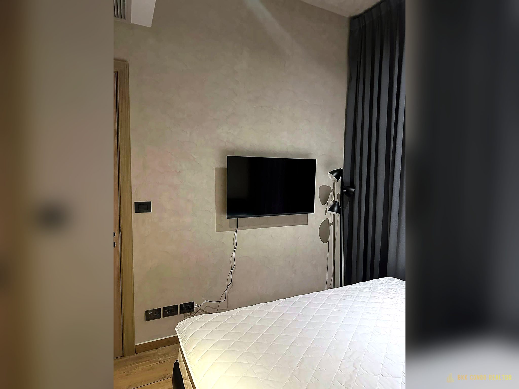 1-Bedroom Condo for Rent at The Lofts Asoke (35 sqm) — Phetchaburi MRT