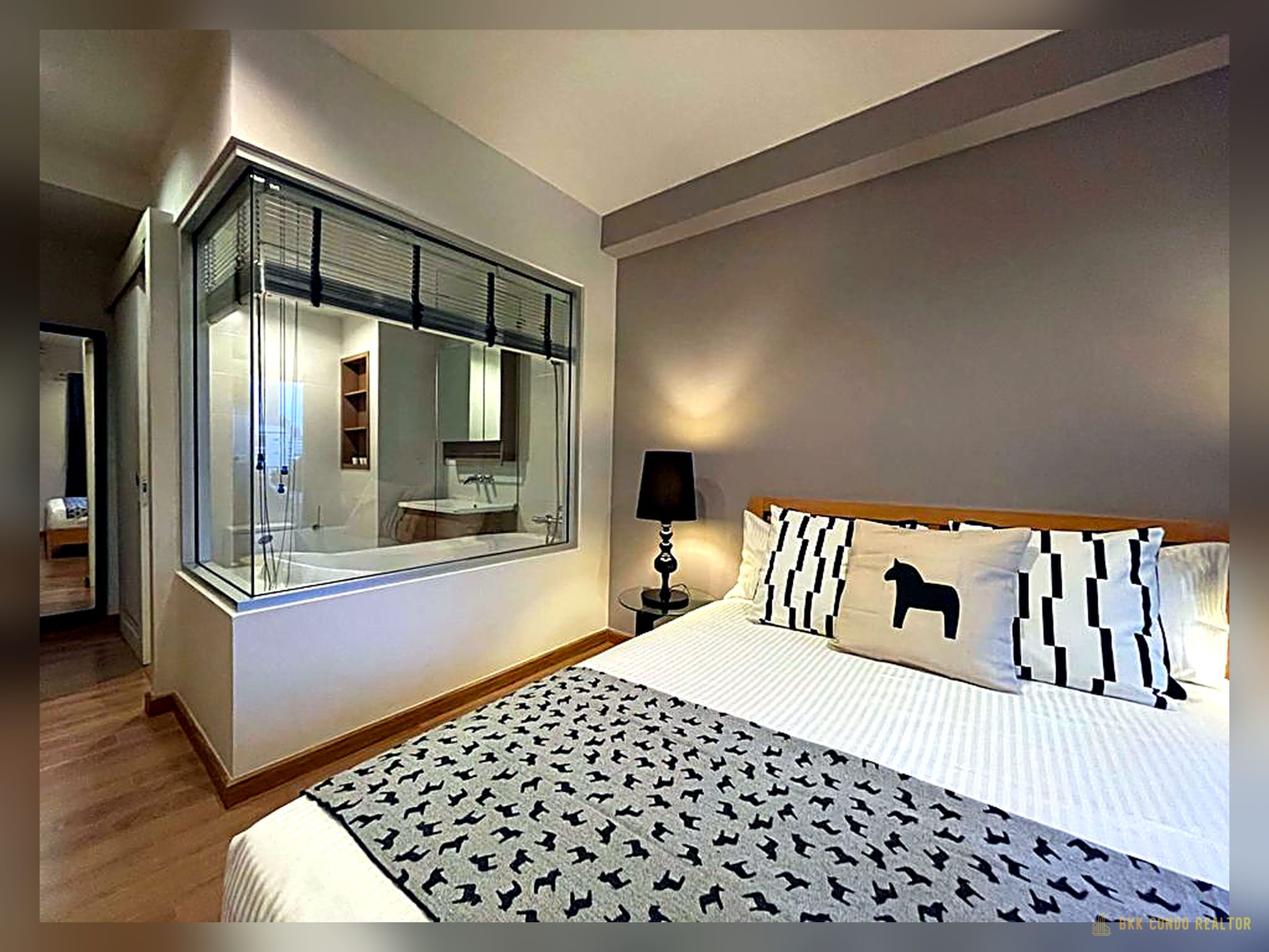 1-Bedroom Condo for Rent at The Seed Musee Sukhumvit 26 (44 sqm) — Phrom Phong BTS