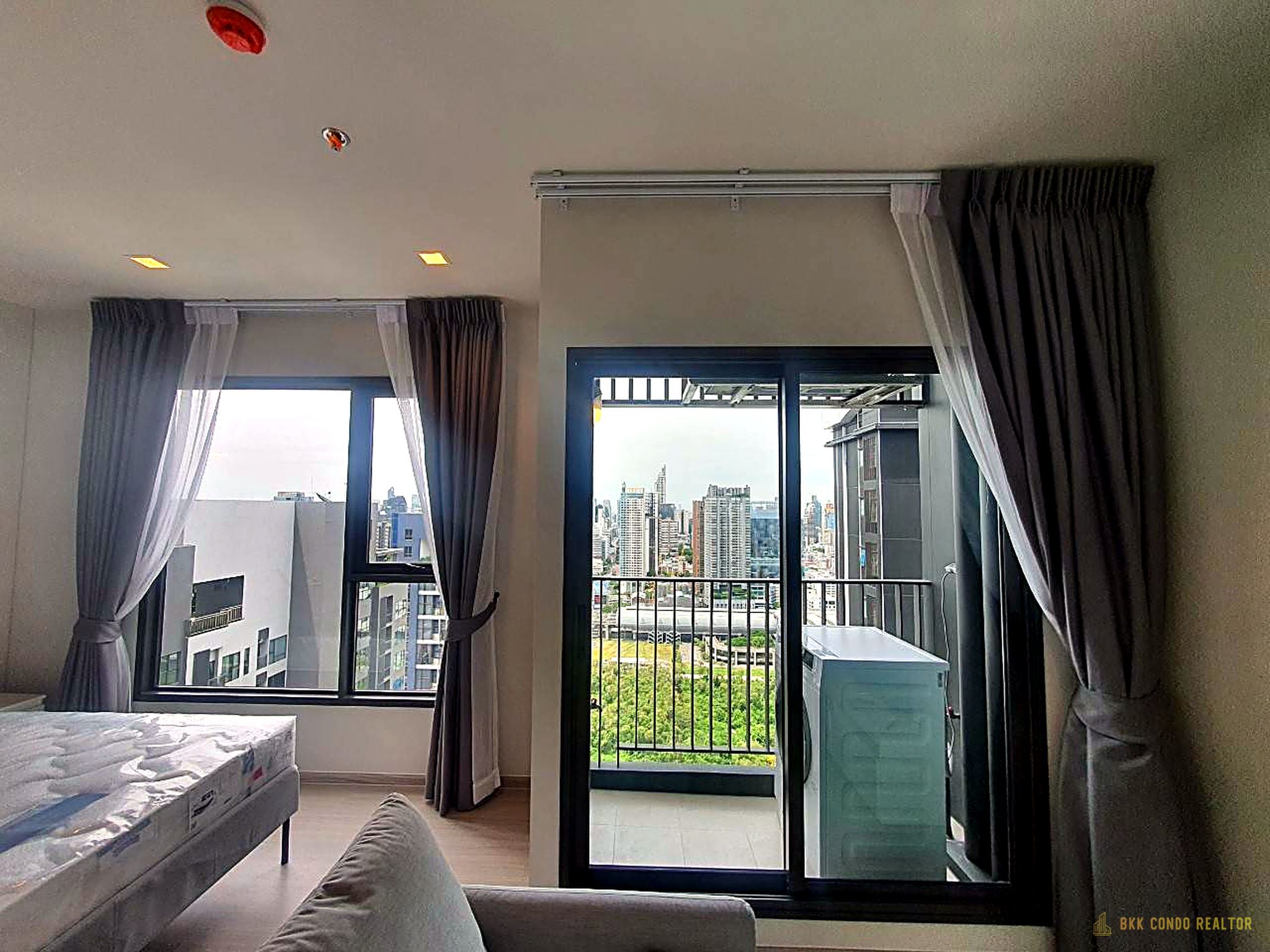 1-Bedroom Condo for Rent at Life Asoke – Rama 9 (27.5 sqm) — Rama 9 MRT