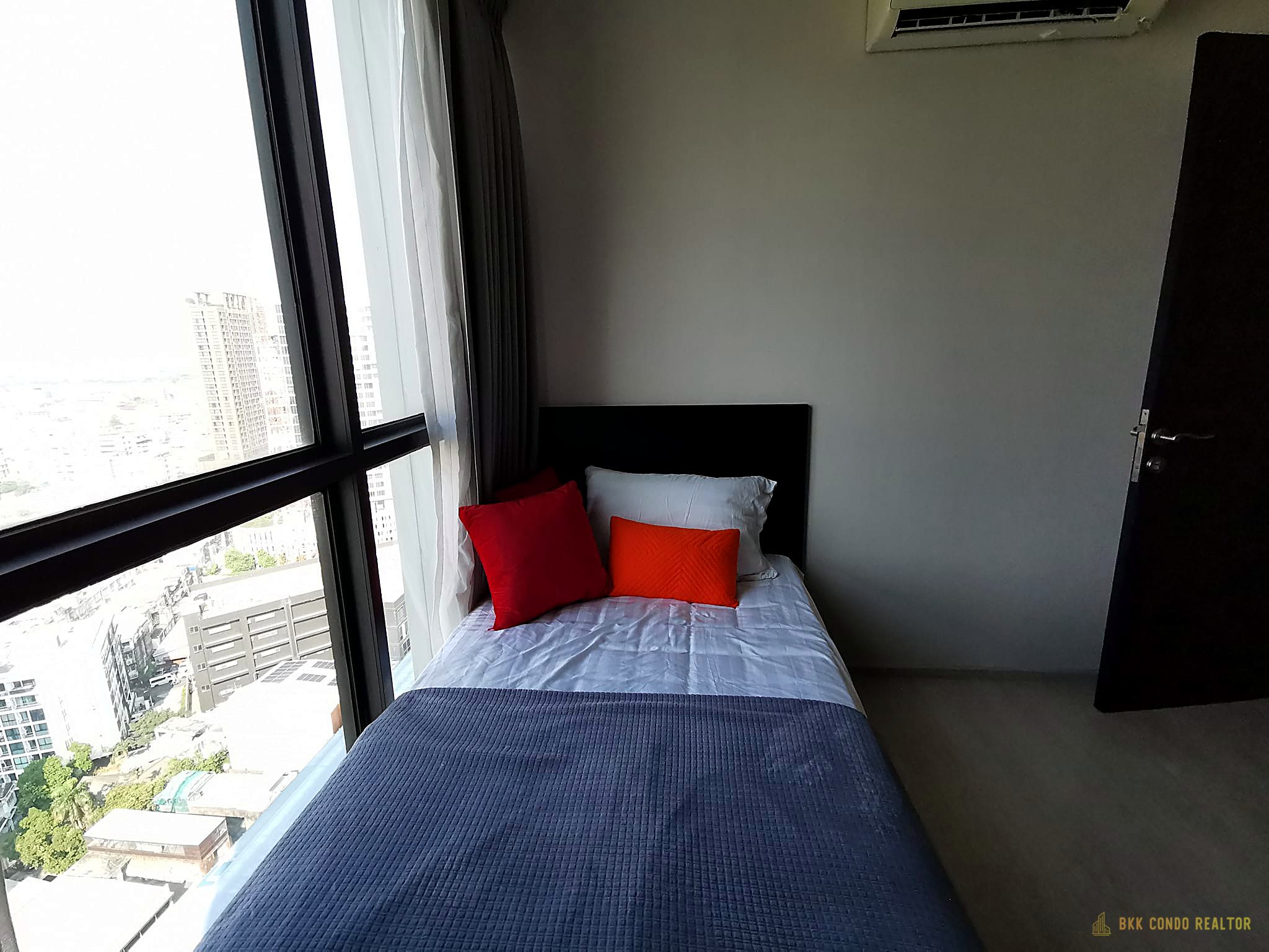 2-Bedroom Condo for Rent at Rhythm 44/1 (68 sqm) — Phra Khanong BTS