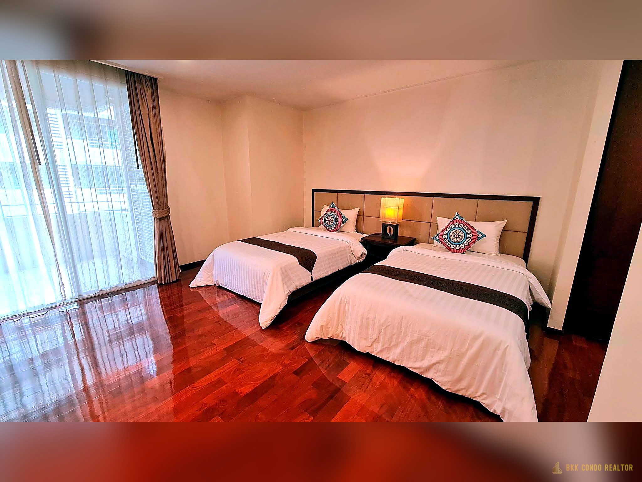 3-Bedroom Condo for Rent at Piyathip Place Sukhumvit 39 (260 sqm) — Phrom Phong BTS
