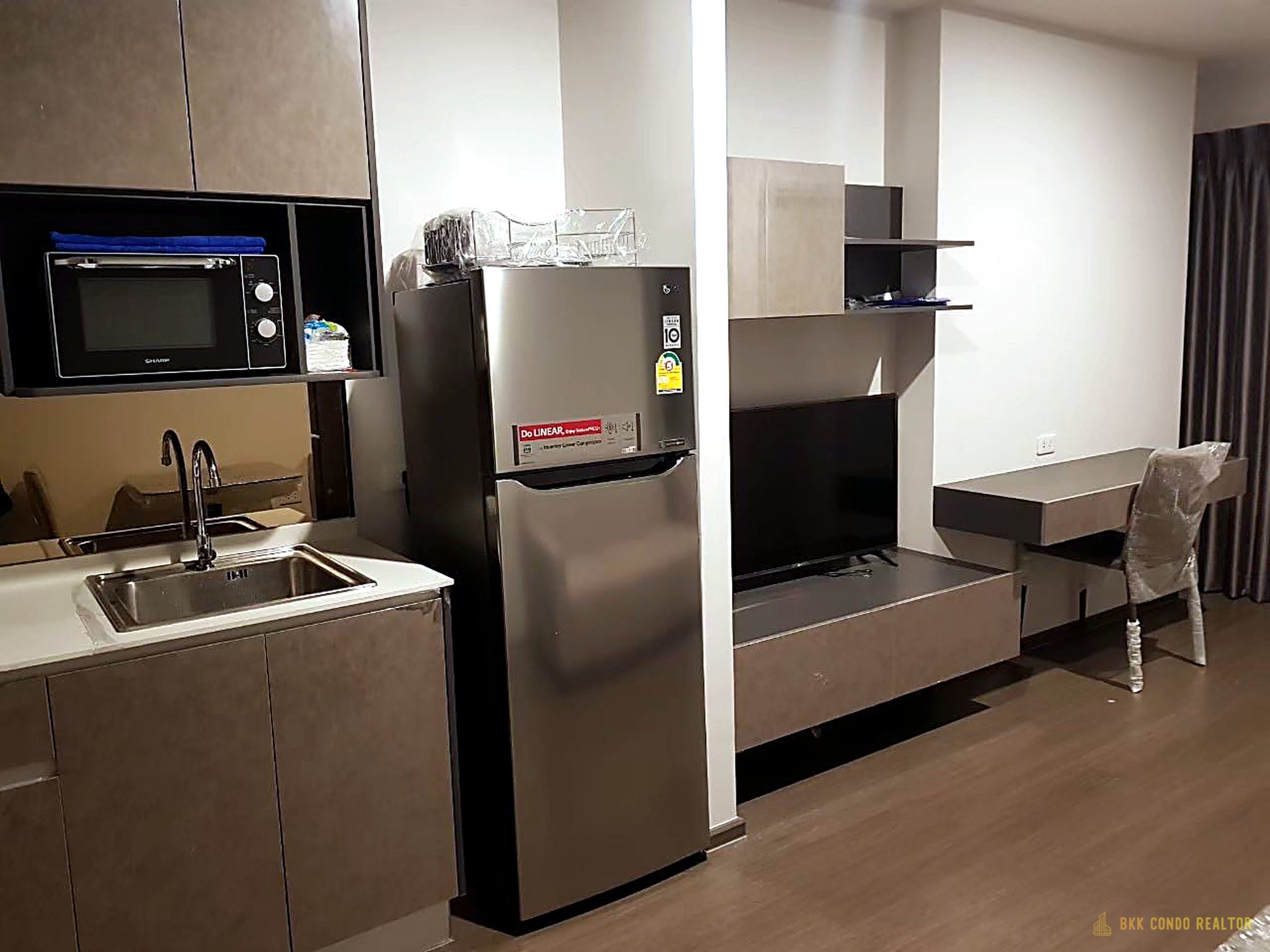 05-kitchen-11 1-Bedroom Condo for Rent at Ideo Phahol-Jatujak (35 sqm) — Saphan Khwai BTS