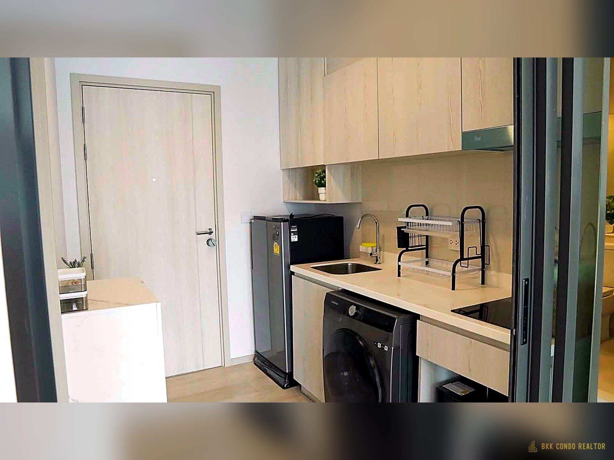Studio Condo for Rent at Life One Wireless (28 sqm) — Ploenchit BTS