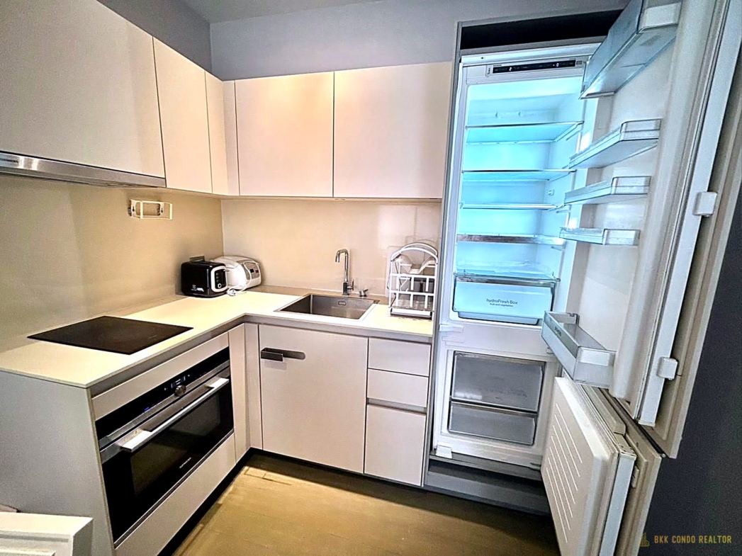 1-Bedroom Condo for Rent at Magnolias Ratchadamri Boulevard (59 sqm) — Chidlom BTS