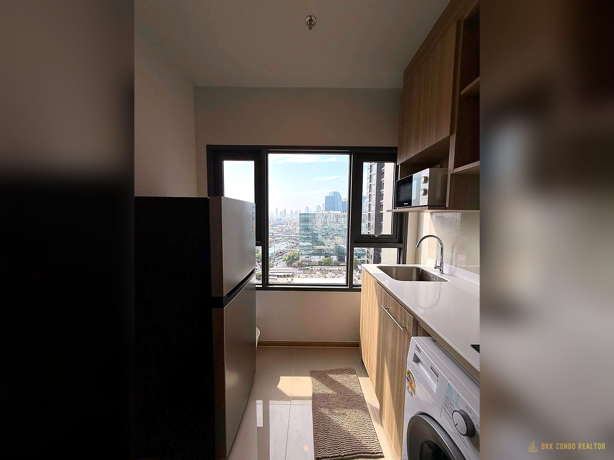 05-kitchen-28 1-Bedroom Condo for Rent at Life Rama4 – Asoke (32 sqm) — MRT Queen Sirikit National Convention Centre