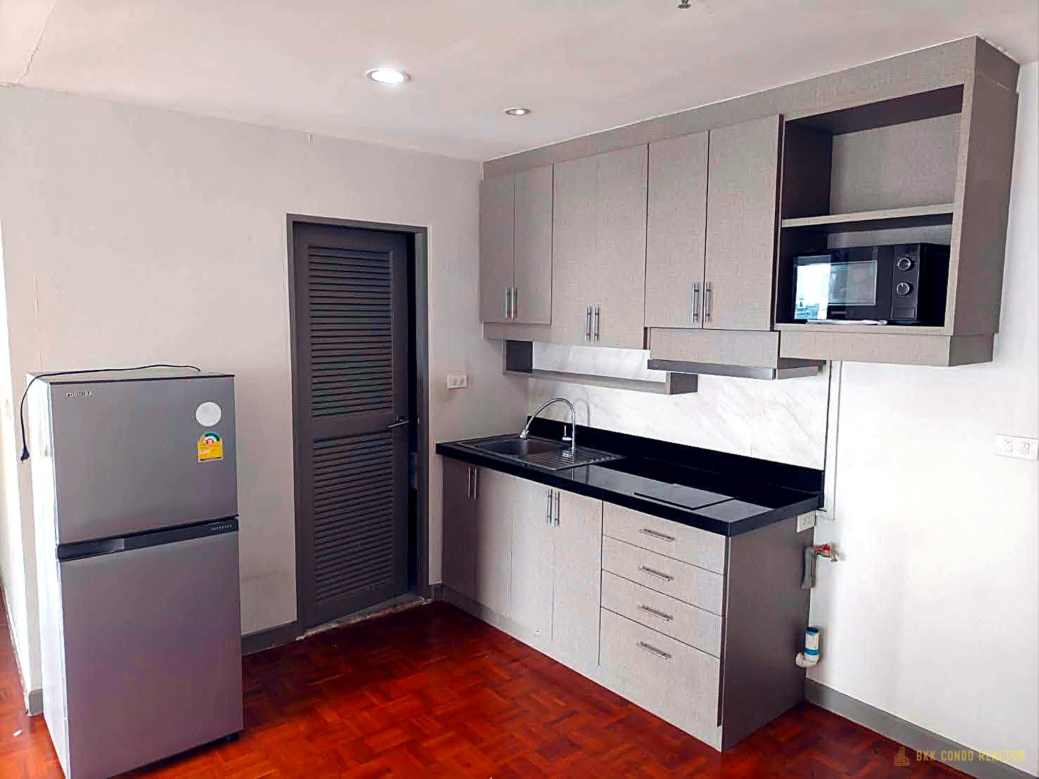 2-Bedroom Condo for Rent at Silom Suite (90 sqm) — BTS Saint Louis