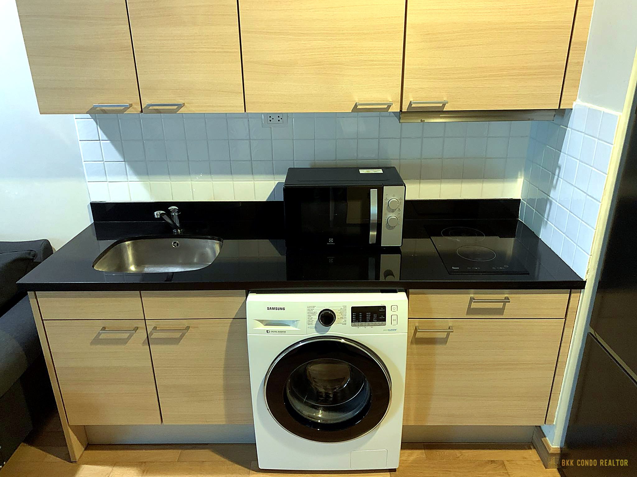 Studio Condo for Rent at The Address Chidlom (40 sqm) — Chidlom BTS