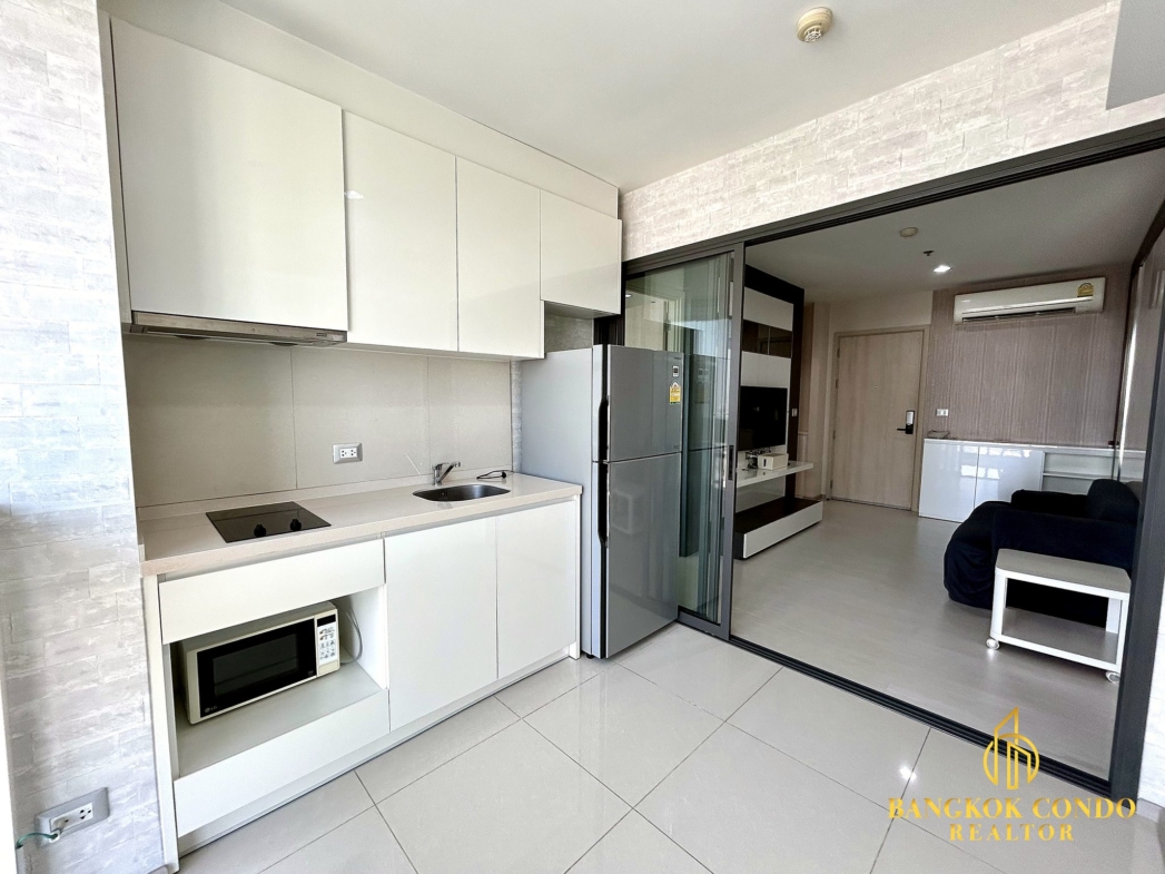 1-Bedroom Condo for Rent at Rhythm Sukhumvit 42 (45 sqm) — Ekkamai BTS