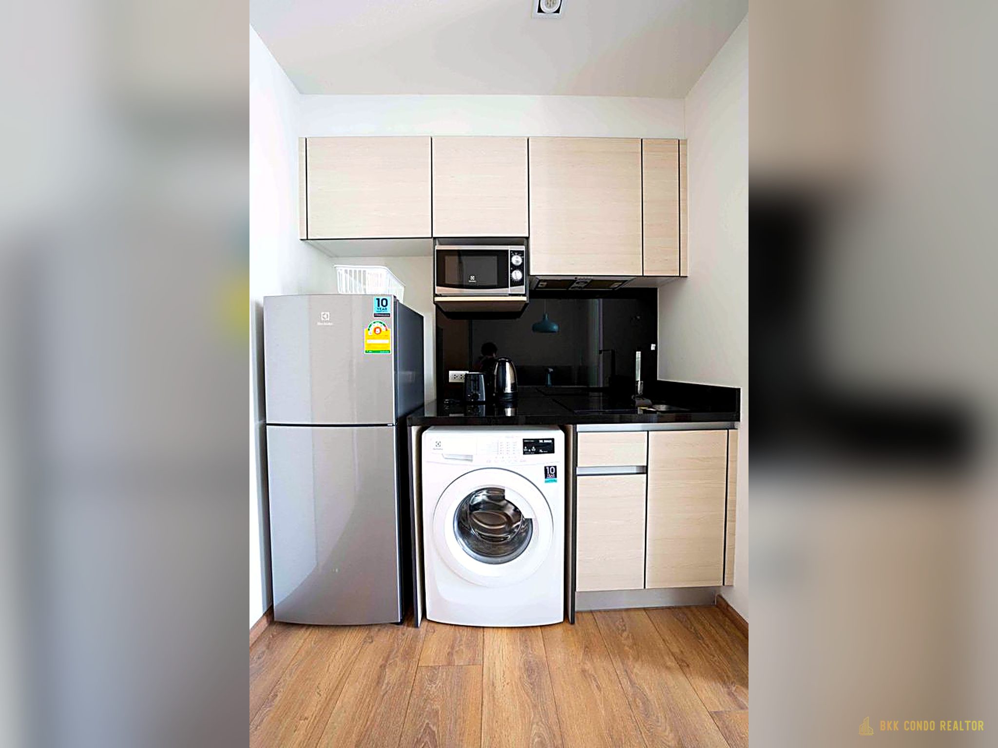 Studio Condo for Rent at Park Origin Phrompong (30 sqm) — Phrom Phong BTS