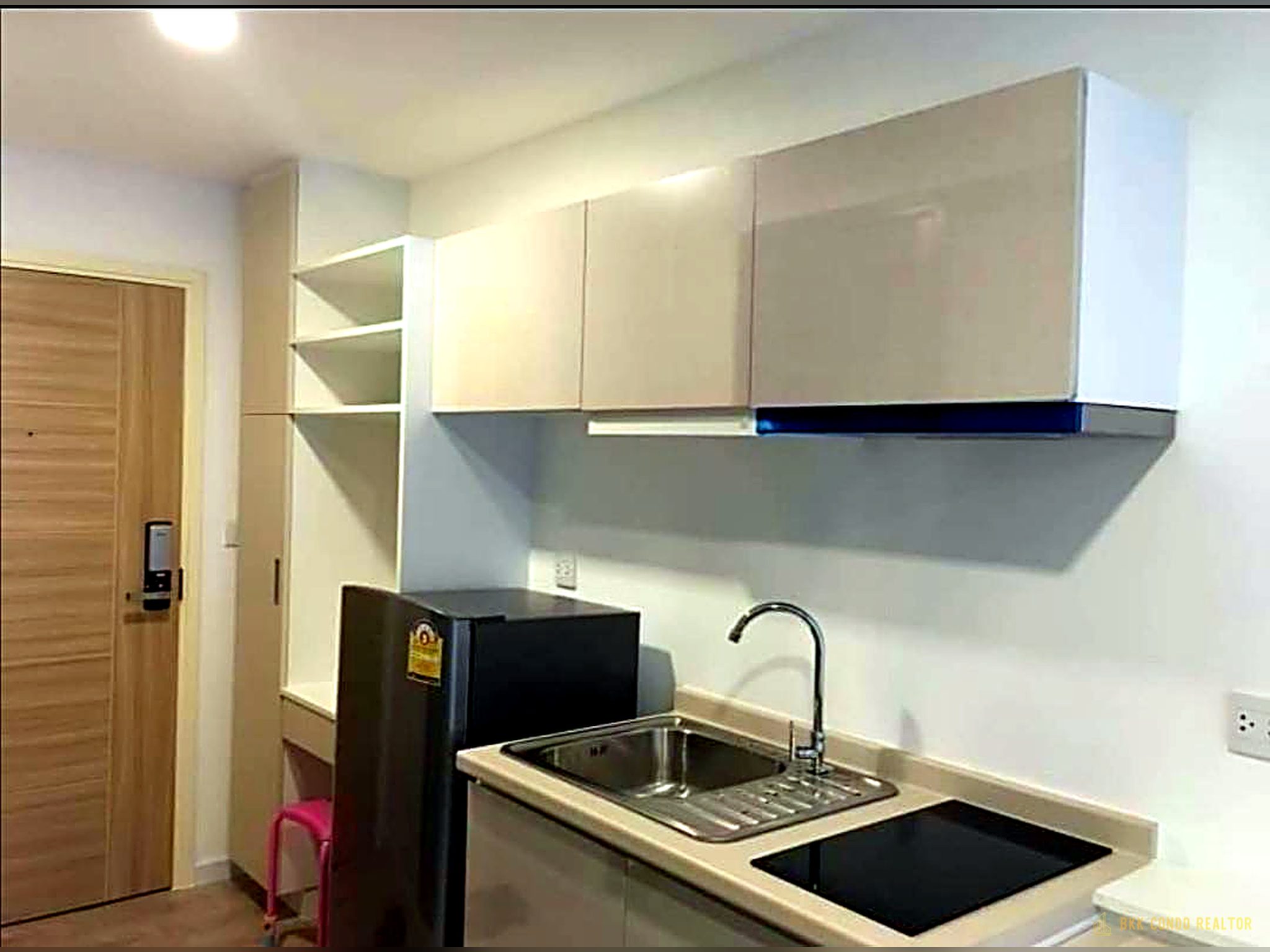 05-kitchen-57 Studio Condo for Rent at Pause Sukhumvit 115 (22 sqm) — Pu Chao BTS