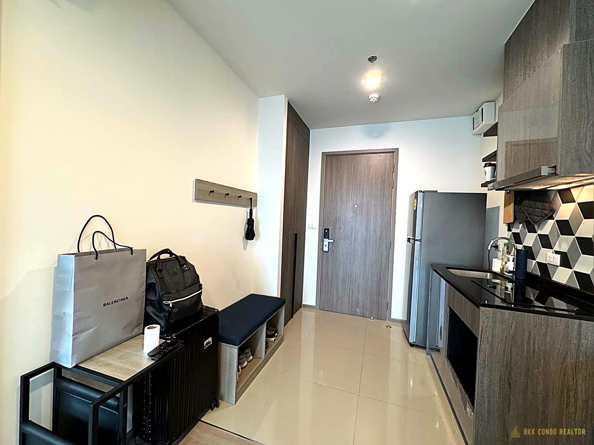 1-Bedroom Condo for Rent at The Base Phetchaburi-Thonglor (33 sqm) — MRT Phetchaburi